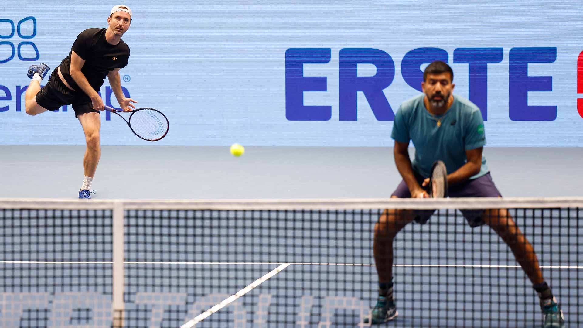 Matwe Middelkoop and Rohan Bopanna advance to the second round on Wednesday at the Erste Bank Open.