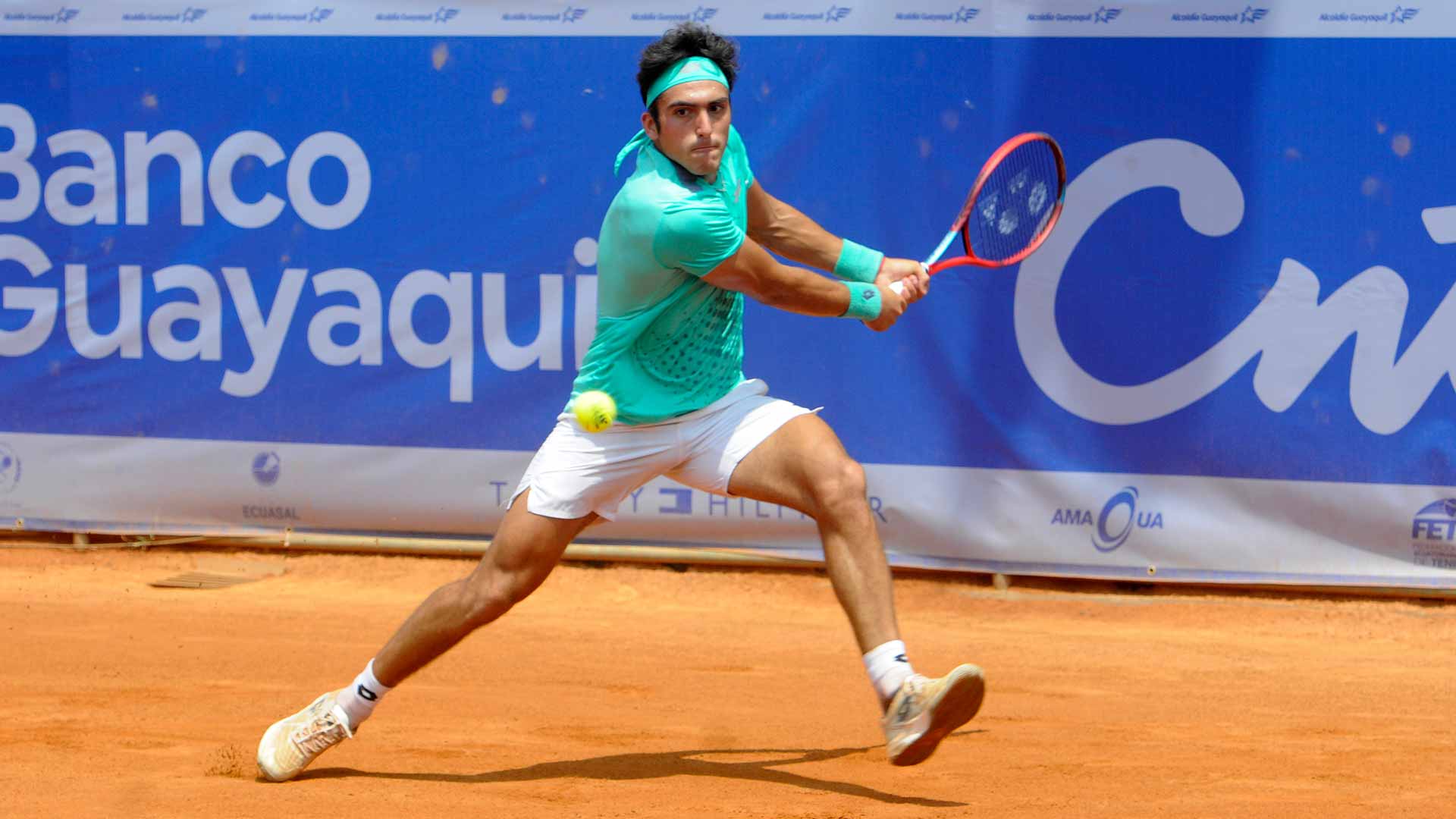 Roman Andres Burruchaga in action at the 2022 Guayaquil Challenger.