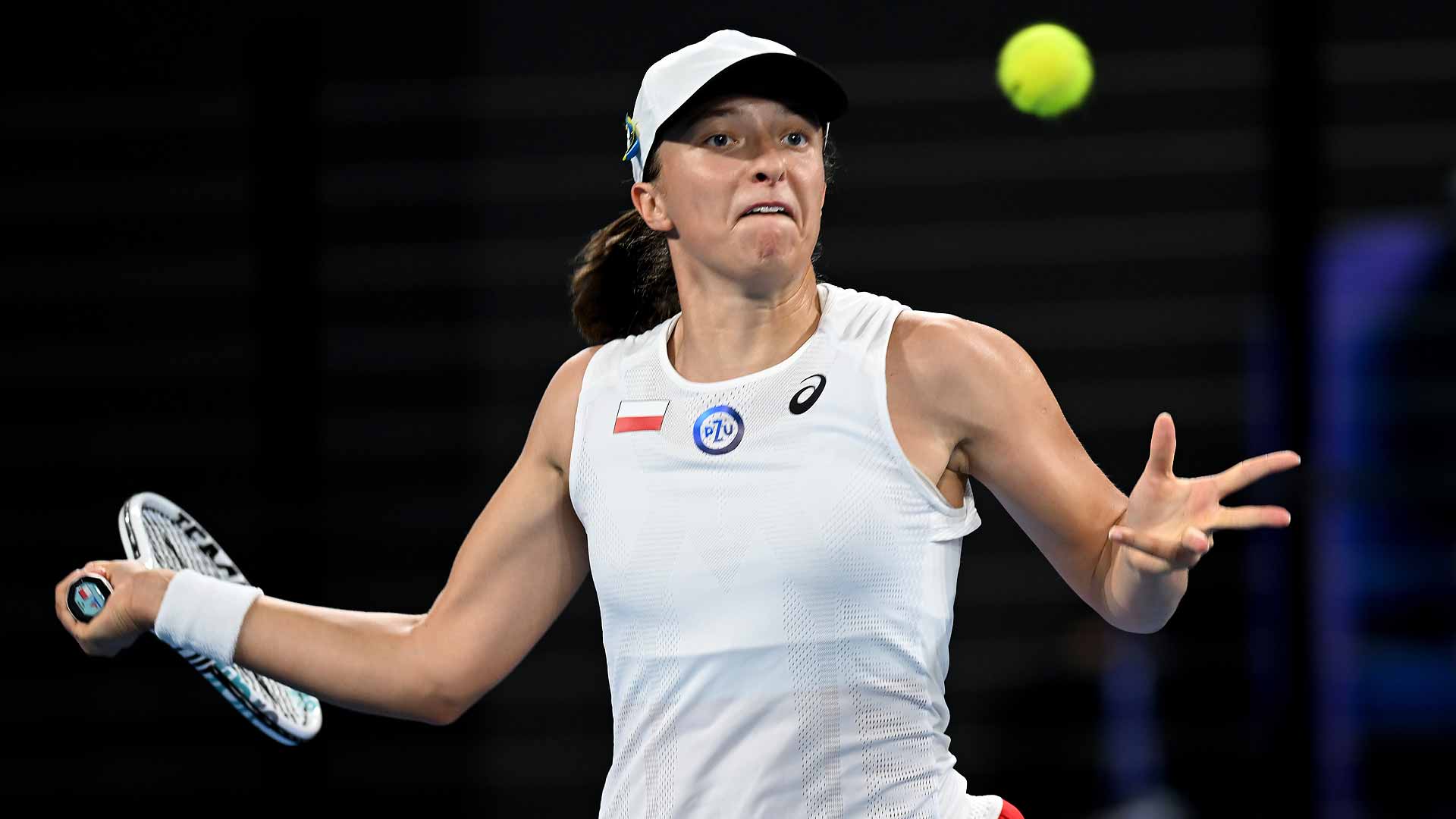 Iga Swiatek defeats Belinda Bencic in straight sets on Monday evening in Brisbane.