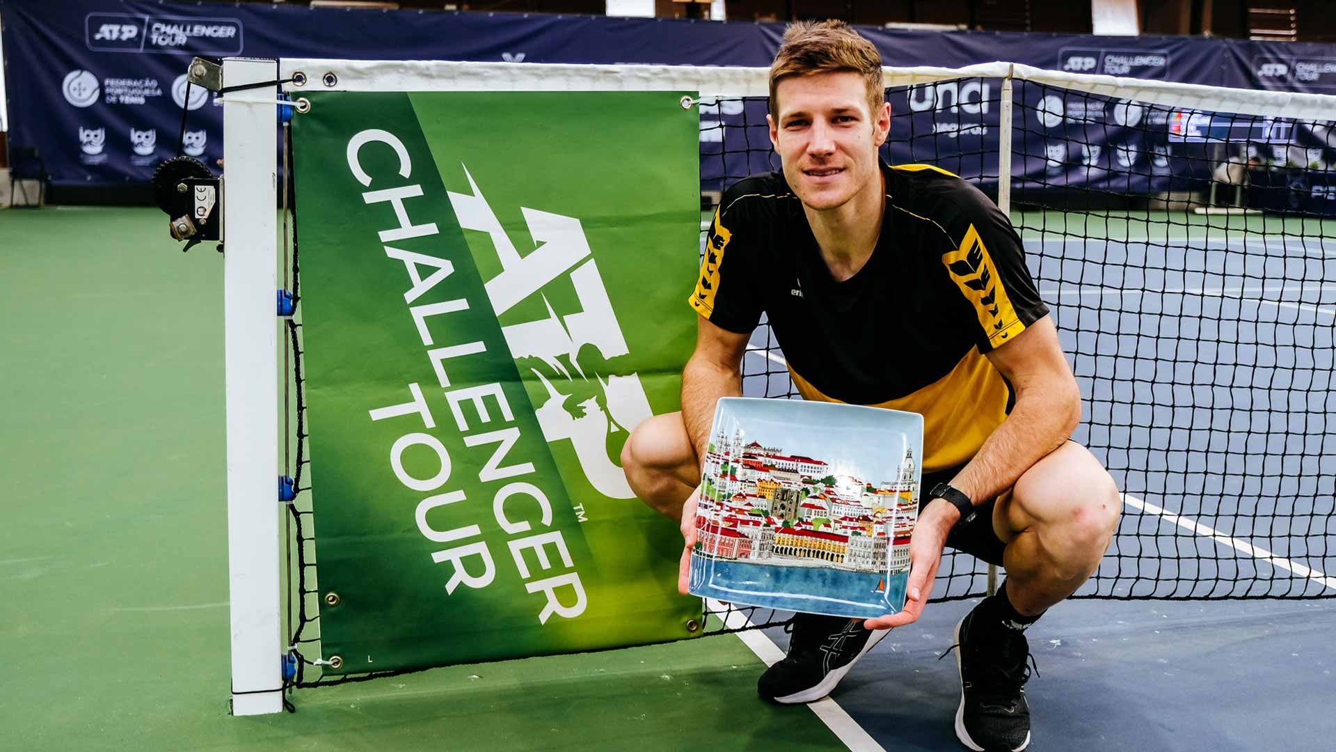 <a href='https://www.atptour.com/en/players/joris-de-loore/da86/overview'>Joris De Loore</a> triumphs at the Challenger 50 event in Oeiras, Portugal.