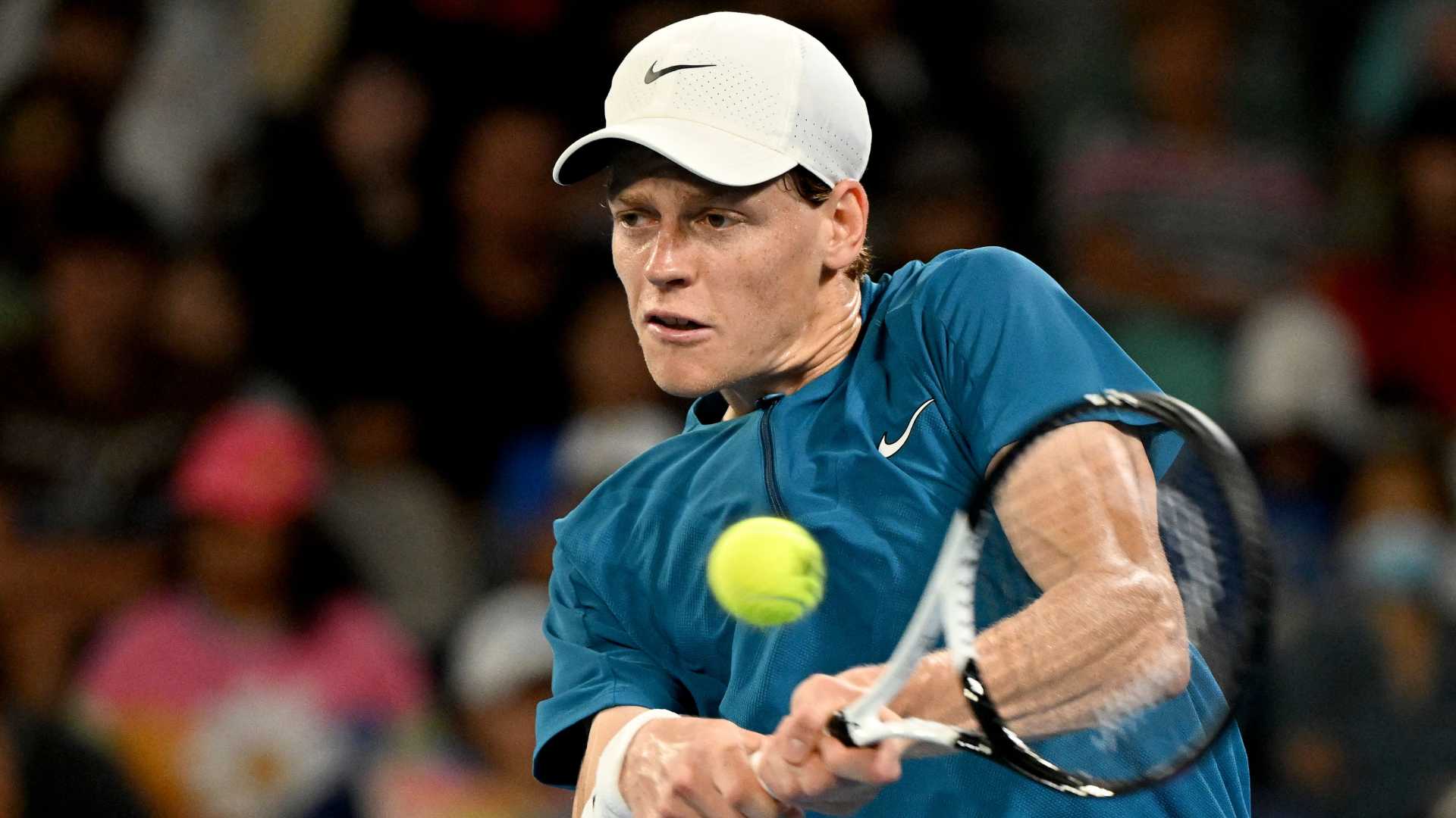 Jannik Sinner ganó 20 de 22 puntos en la red en su victoria de segunda ronda en el Abierto de Australia.