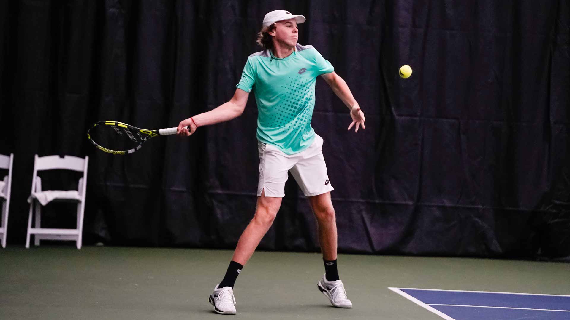 <a href='https://www.atptour.com/en/players/alex-michelsen/m0qi/overview'>Alex Michelsen</a> in action at the 2023 Cleveland Challenger.