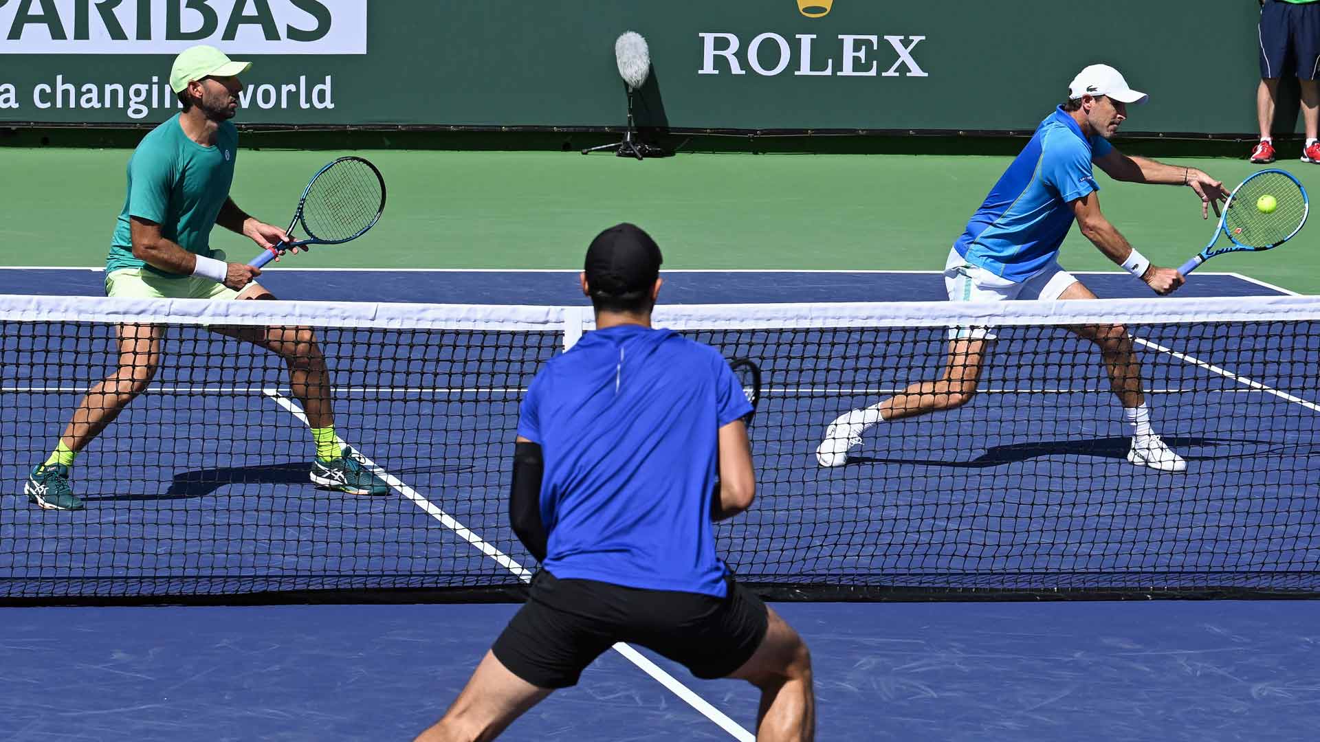 Santiago Gonzalez and Edouard Roger-Vasselin advance to the Indian Wells quarter-finals. 