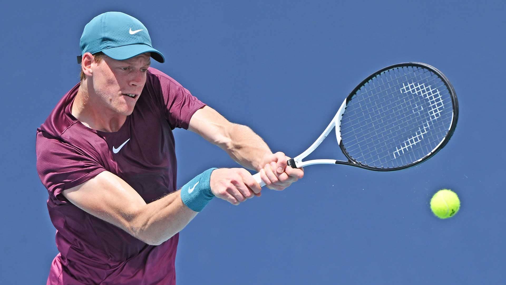 Jannik Sinner defeats Laslo Djere on Friday to reach the third round of the 2023 Miami Open presented by Itau.