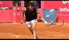 Ben Shelton in action during his first ever singles match on red clay on Tuesday in Estoril.