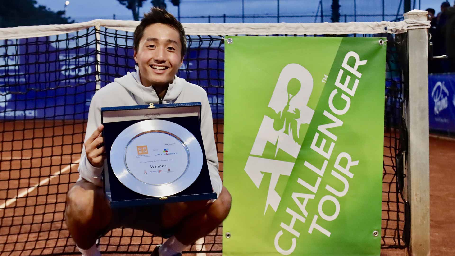 <a href='https://www.atptour.com/en/players/shintaro-mochizuki/m0hu/overview'>Shintaro Mochizuki</a> is crowned champion at the 2023 Barletta Challenger.