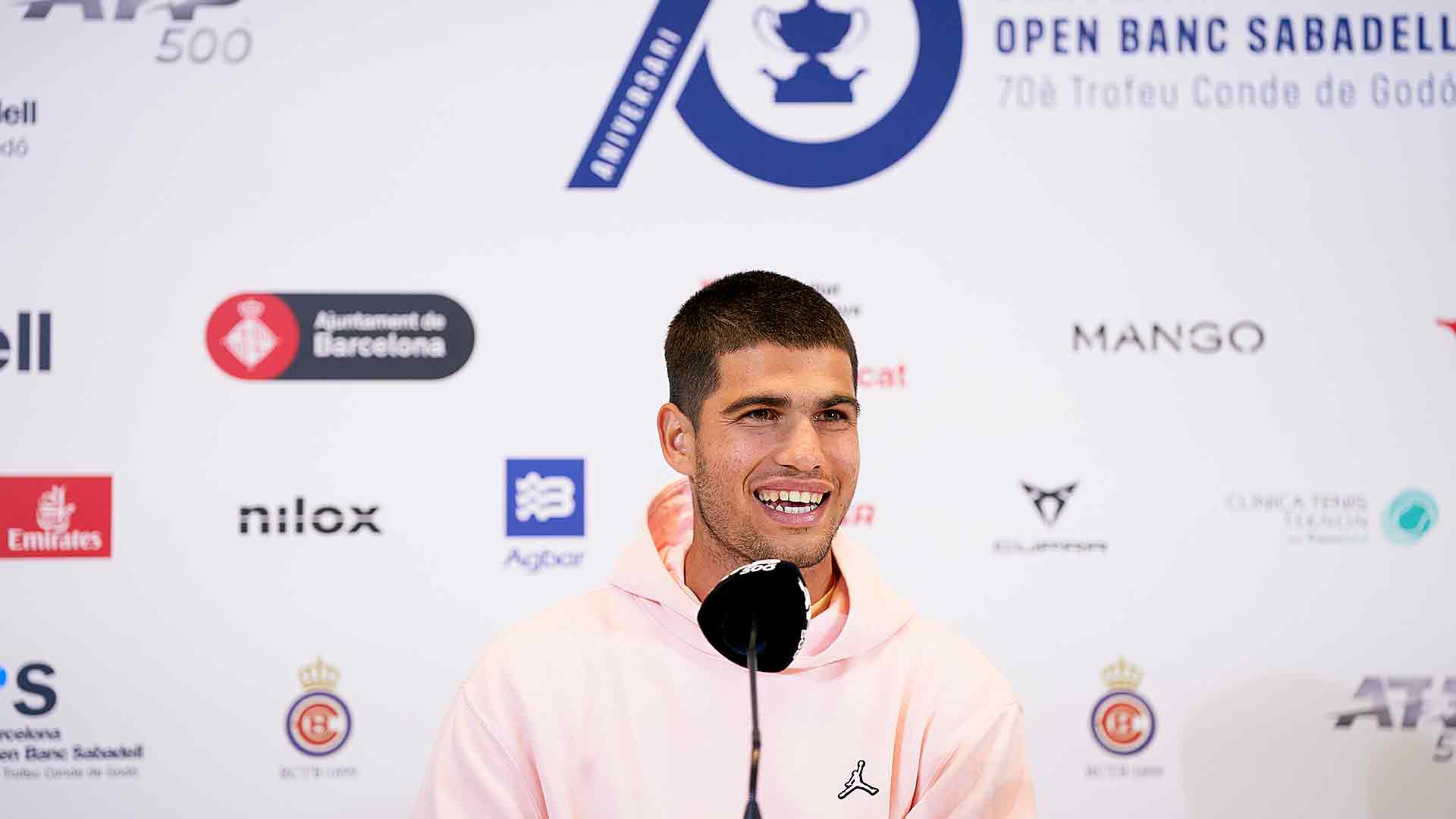 A relaxed Carlos Alcaraz is preparing to defend his crown at the ATP 500 in Barcelona.