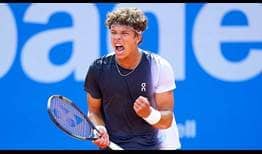 Ben Shelton prevails in his maiden ATP Head2Head meeting with Mackenzie McDonald on Monday in Barcelona.
