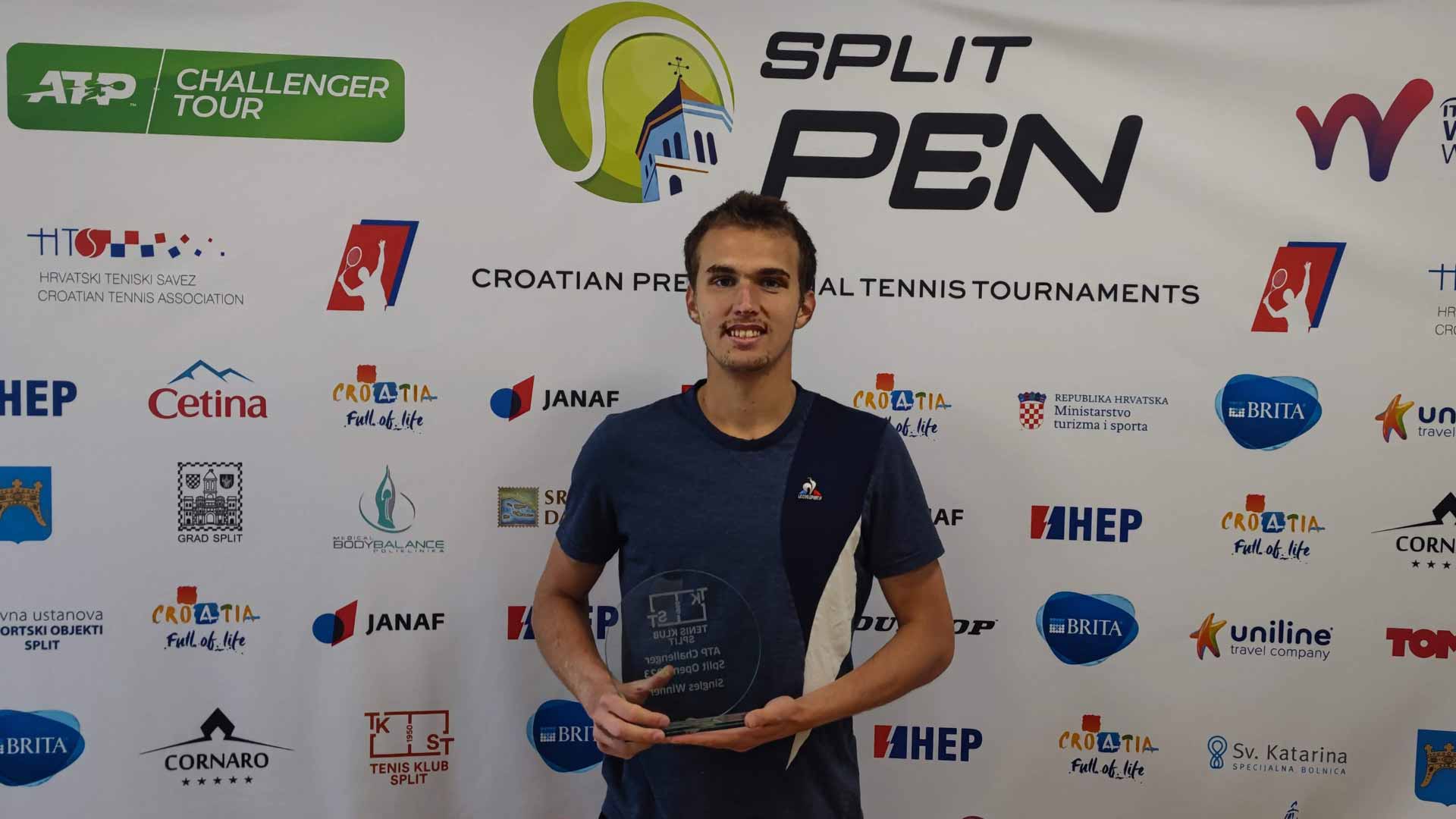 <a href='https://www.atptour.com/en/players/zsombor-piros/p09o/overview'>Zsombor Piros</a> is crowned champion at the Split Challenger.