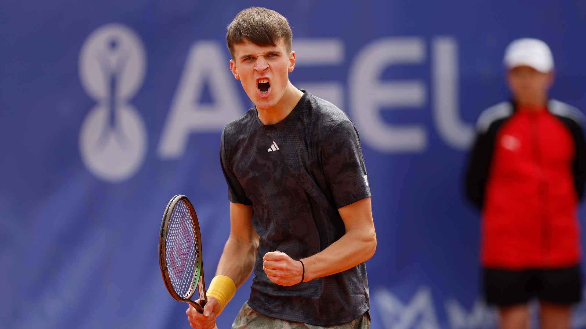 Jakub Mensik in action at the Prague-2 Challenger, where he won his maiden Challenger title.