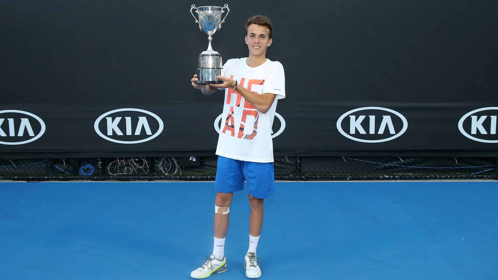 <a href='https://www.atptour.com/en/players/zsombor-piros/p09o/overview'>Zsombor Piros</a> earns the 2017 <a href='https://www.atptour.com/en/tournaments/australian-open/580/overview'>Australian Open</a> boys' singles crown.