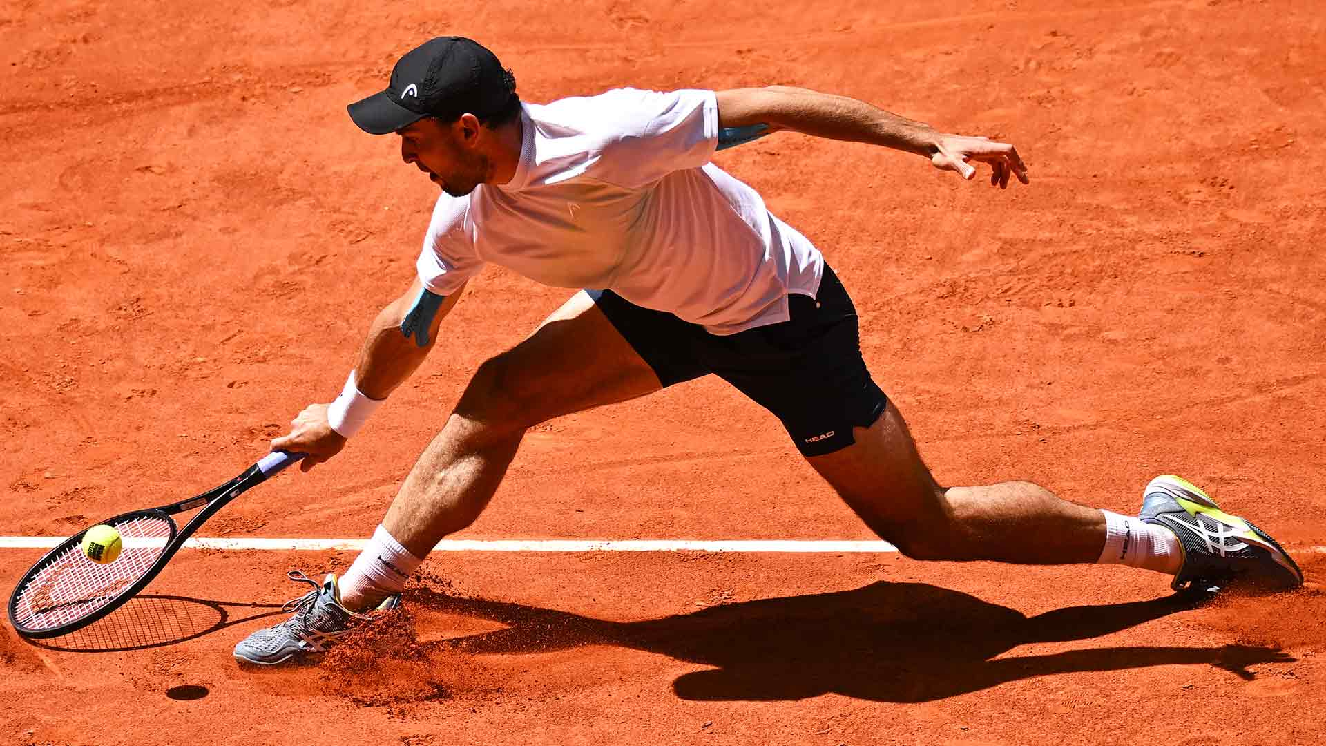 Aslan Karatsev Qualifies For Roland Garros ATP Tour Tennis