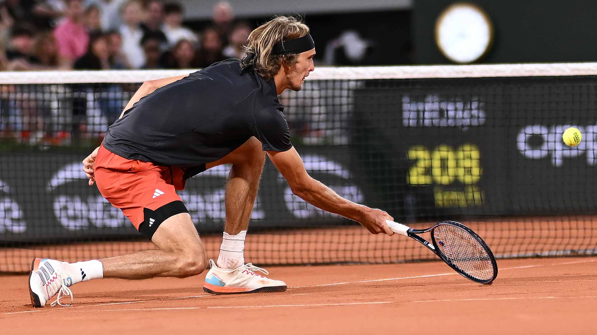 Alexander Zverev on his way to a return to the second week at Roland Garros.
