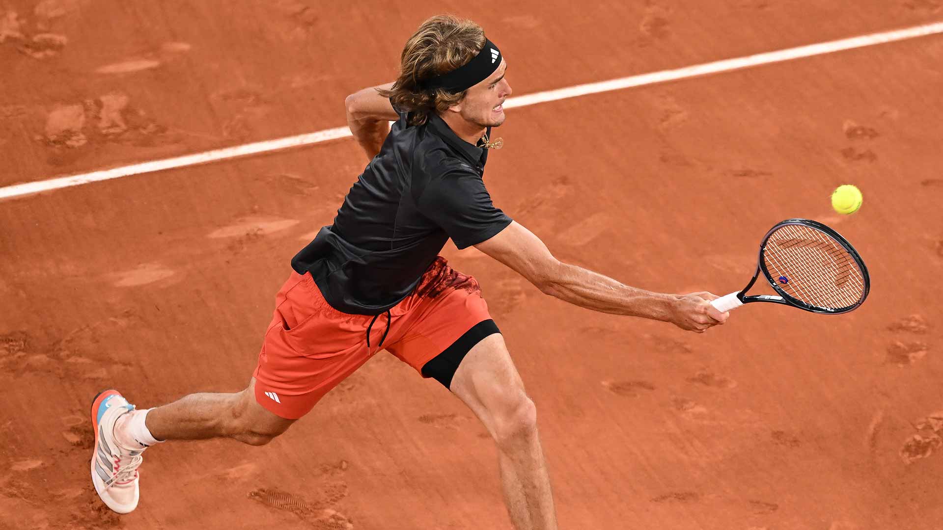 Alexander Zverev has dropped just one set en route to the fourth round at Roland Garros.