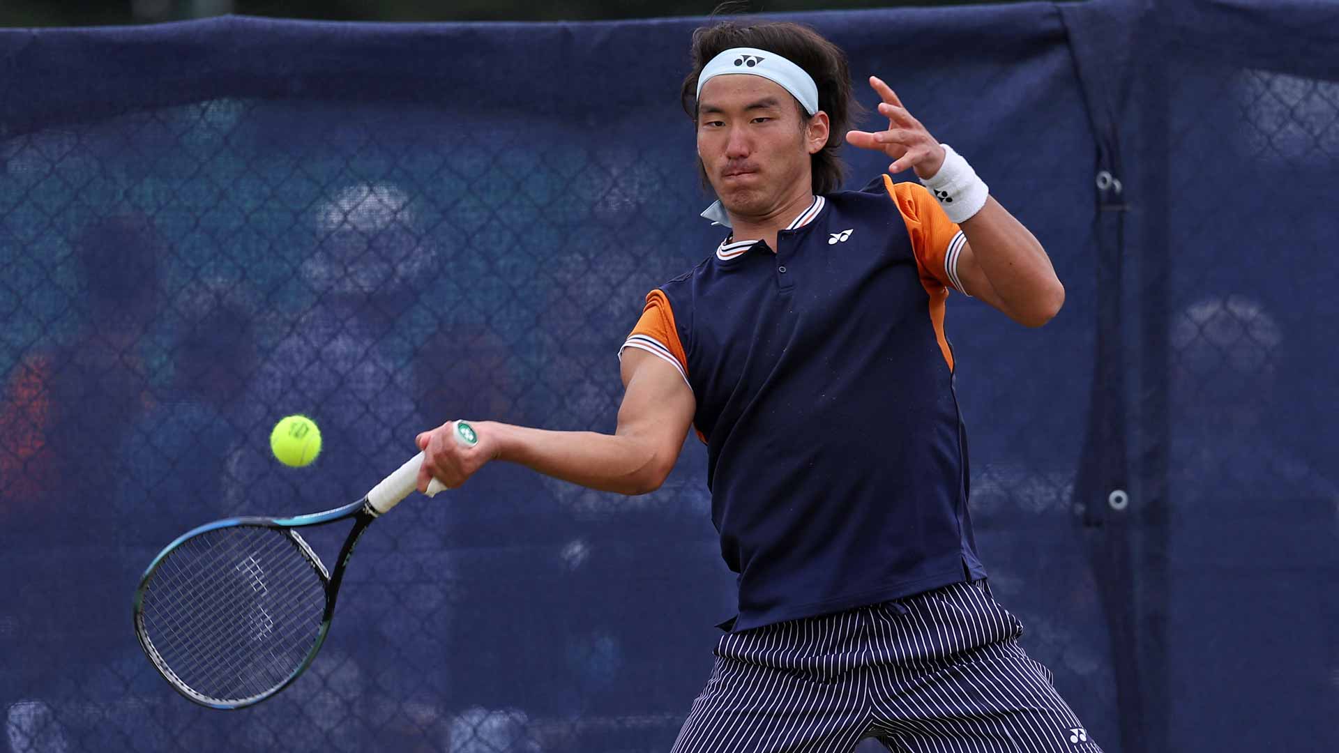 Yunchaokete Bu in action at the Surbiton Challenger.