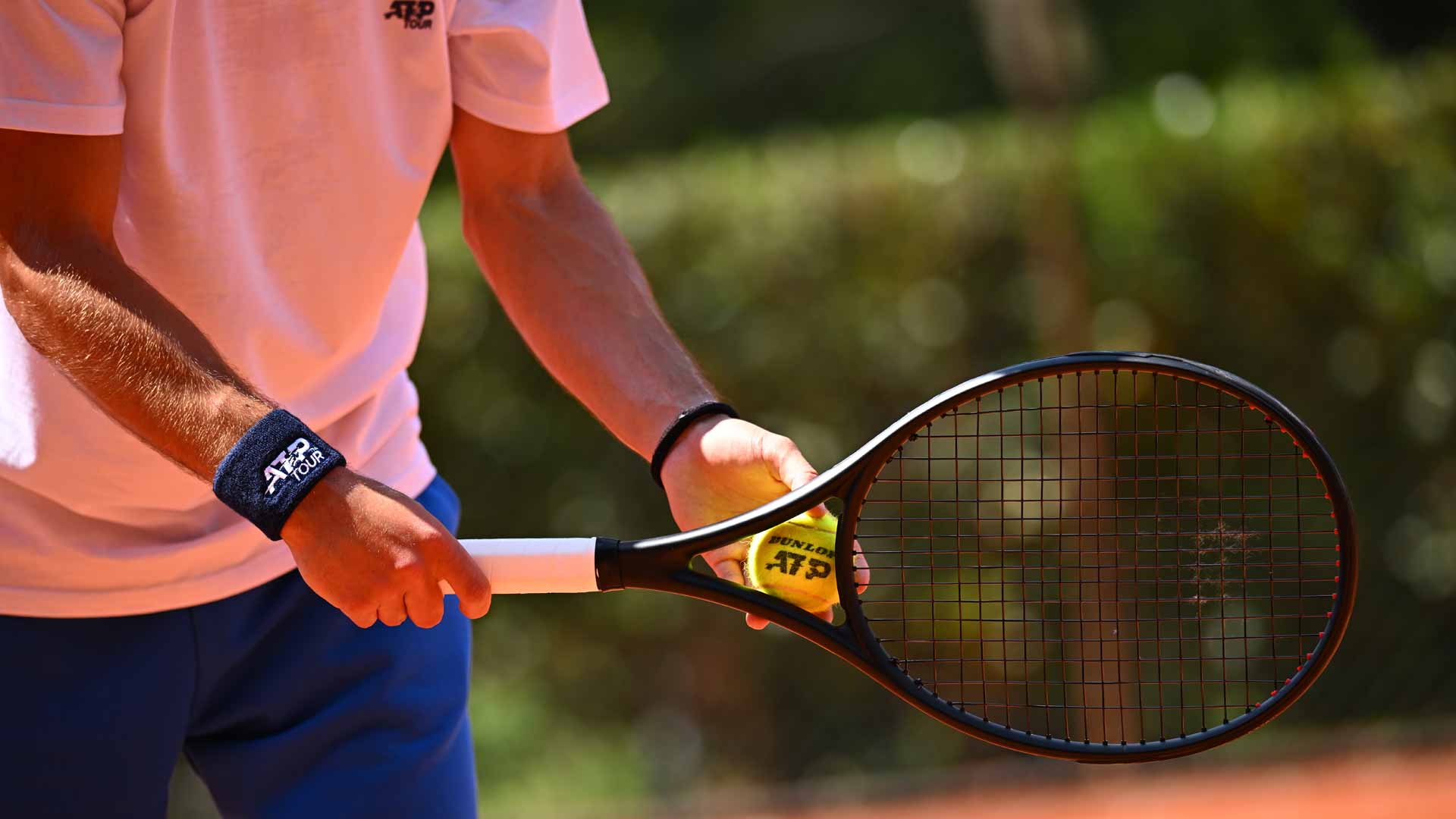 Cómo colocar y usar un antivibrador tenis - TennisHack