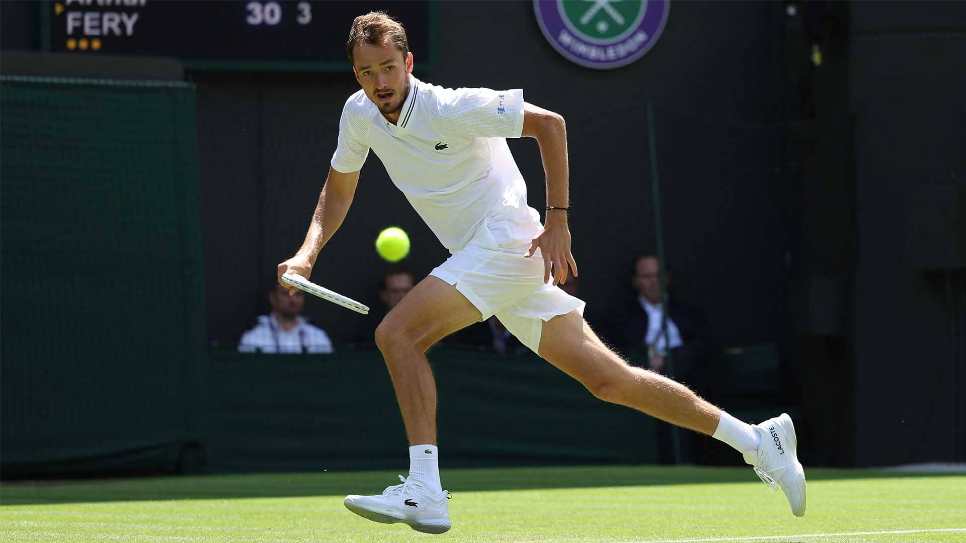 Daniil Medvedev durante su partido ante el wild card británico Arthur Fery en Wimbledon.