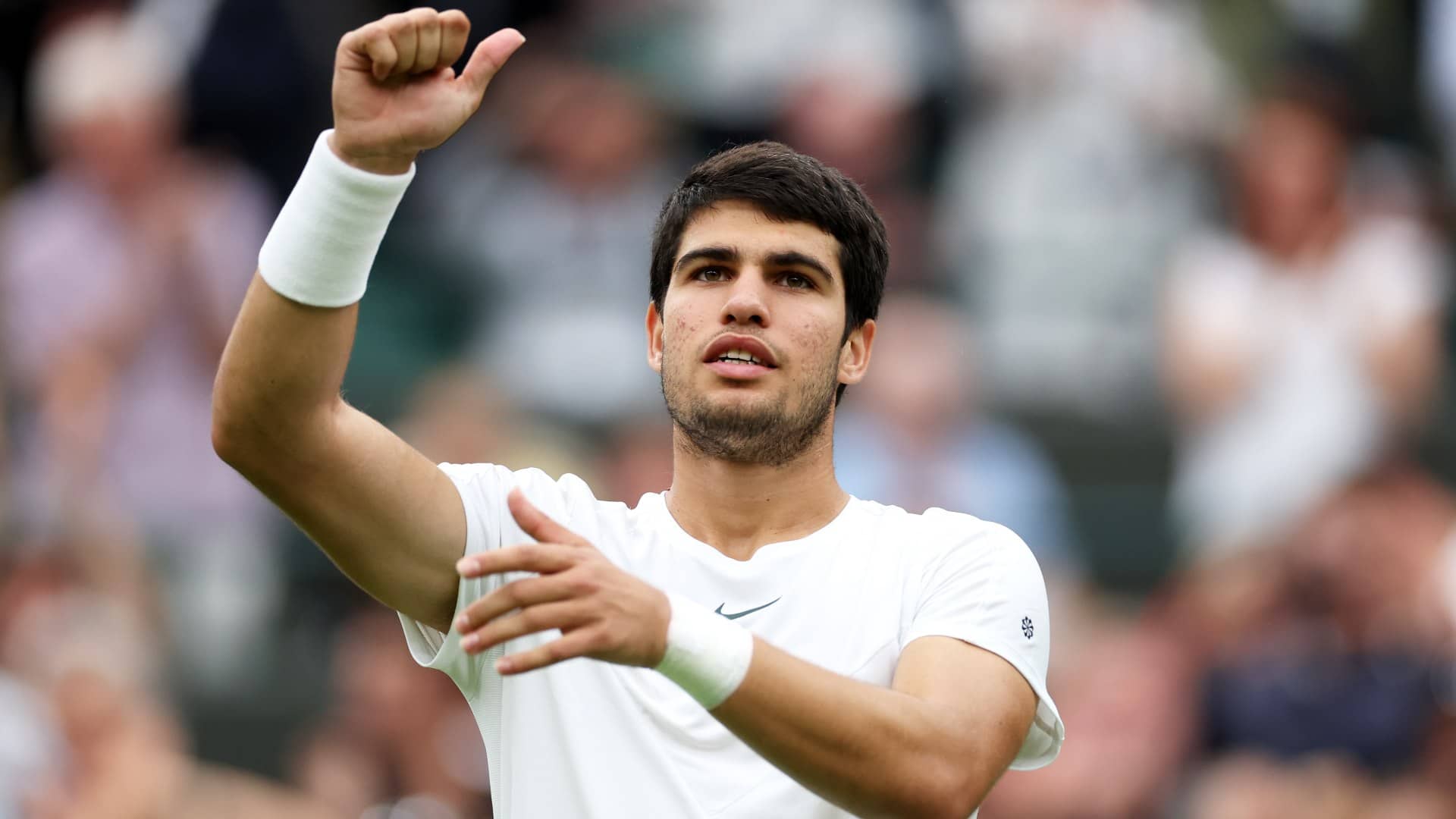 Carlos Alcaraz se mide ante el francés Muller y busca la R3 en Wimbledon.