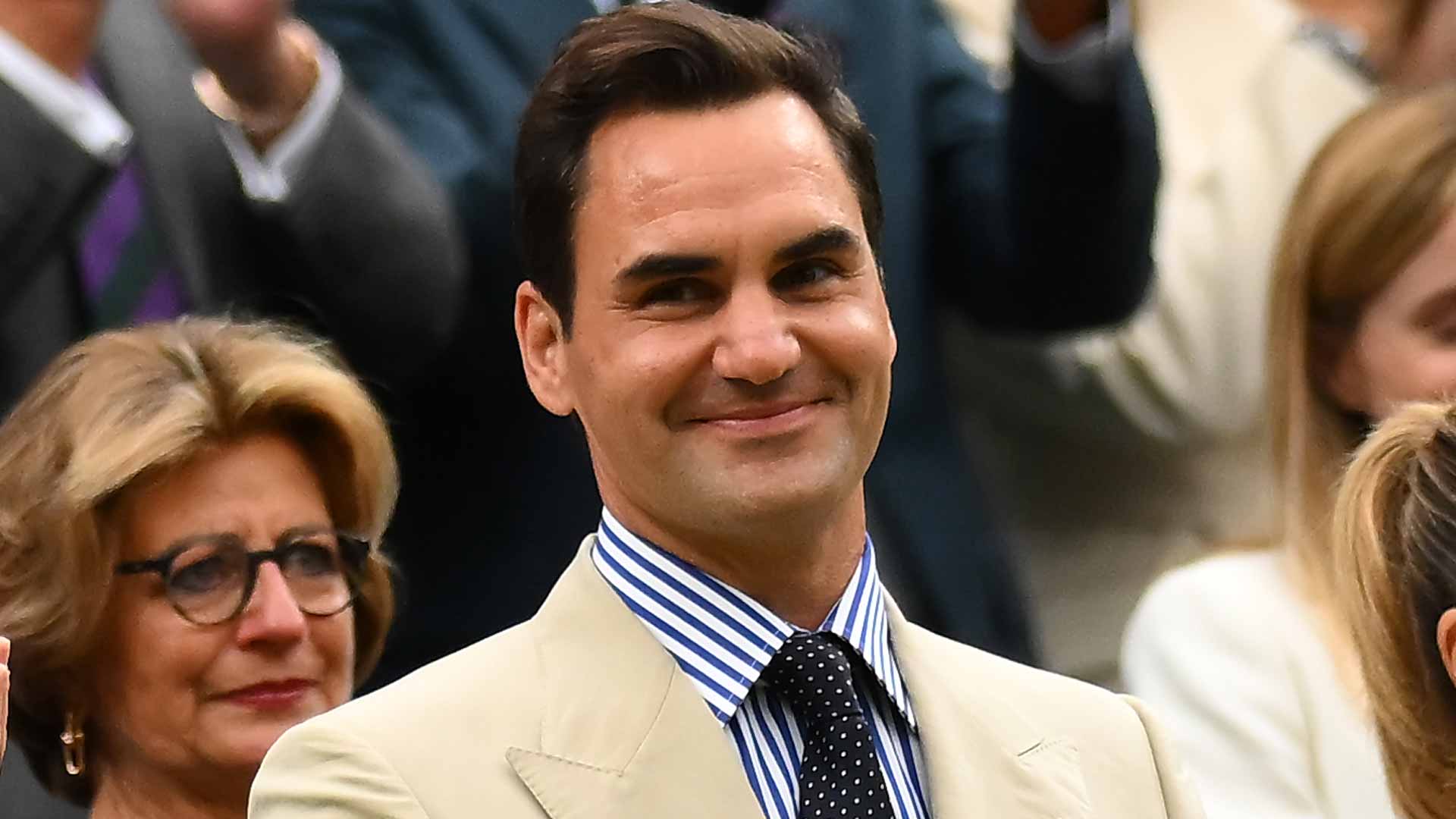 Roger Federer aparcó su gira de conciertos para acercarse a Wimbledon esta semana.