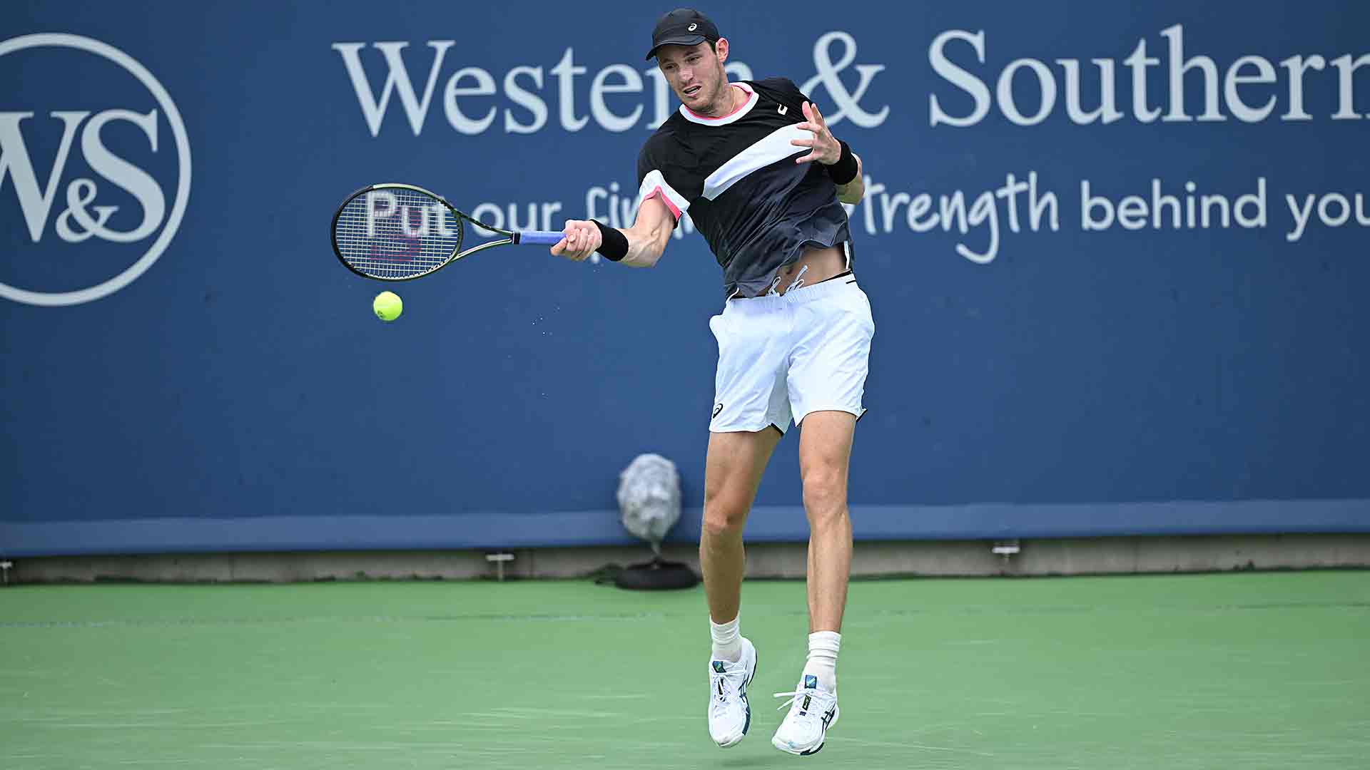 Nicolás Jarry es baja en segunda ronda del Western & Southern Open.