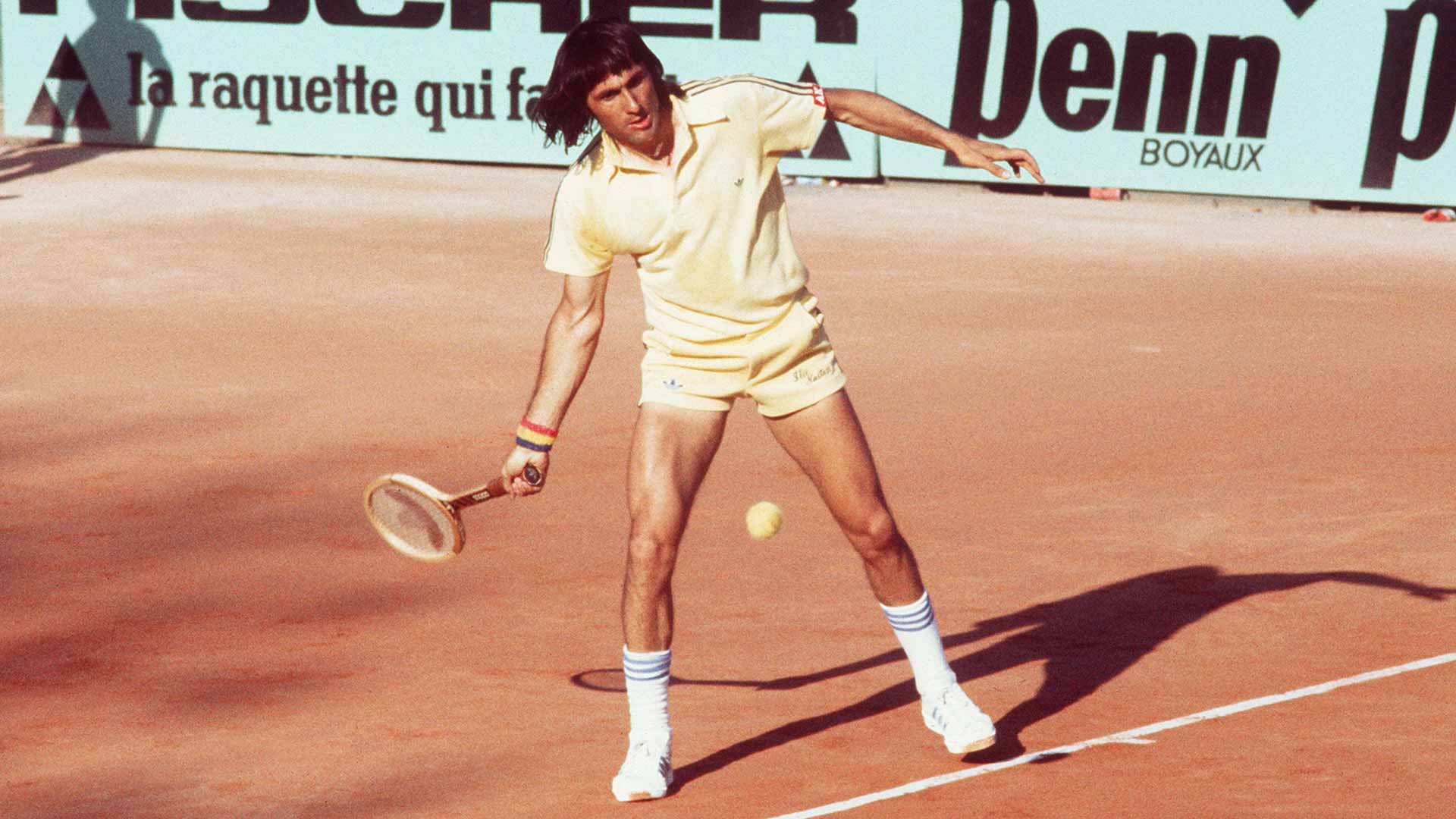 Illie Nastase in action at <a href='https://www.atptour.com/en/tournaments/roland-garros/520/overview'>Roland Garros</a> in 1977.