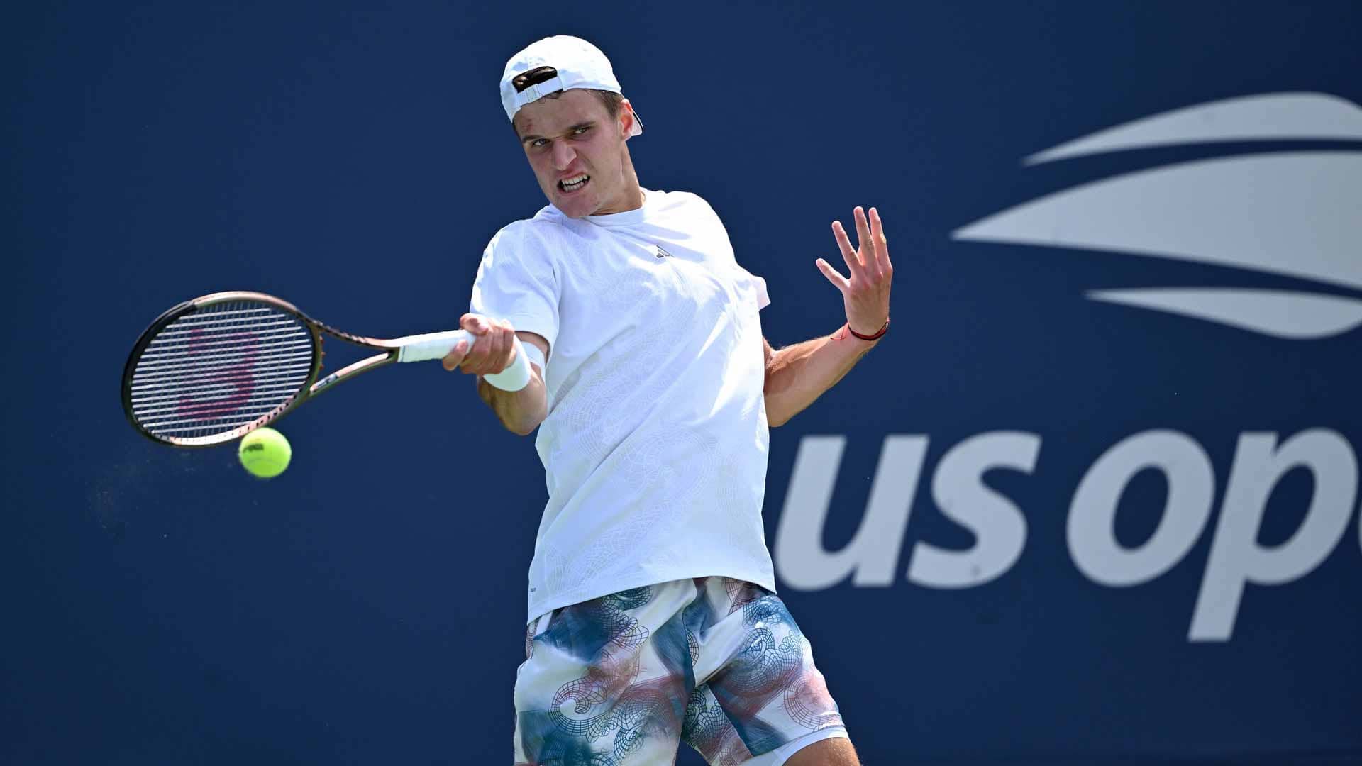 Jakub Mensik defeats Zdenek Kolar on Saturday to qualify for the US Open.