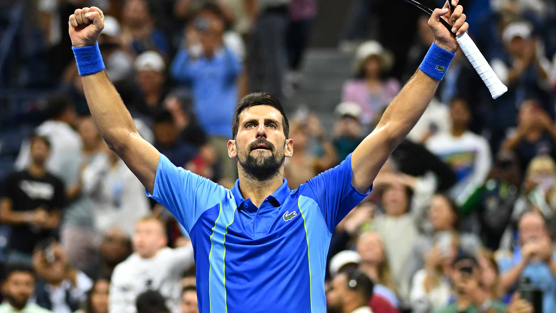 Novak Djokovic celebra la octava remontada de dos sets en contra en su carrera.