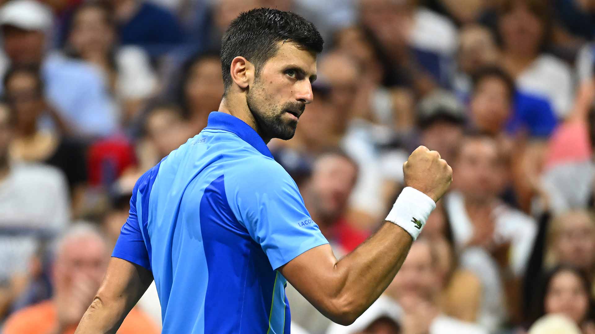 Novak Djokovic celebra su victoria ante Borna Gojo en la cuarta ronda del US Open 2023.