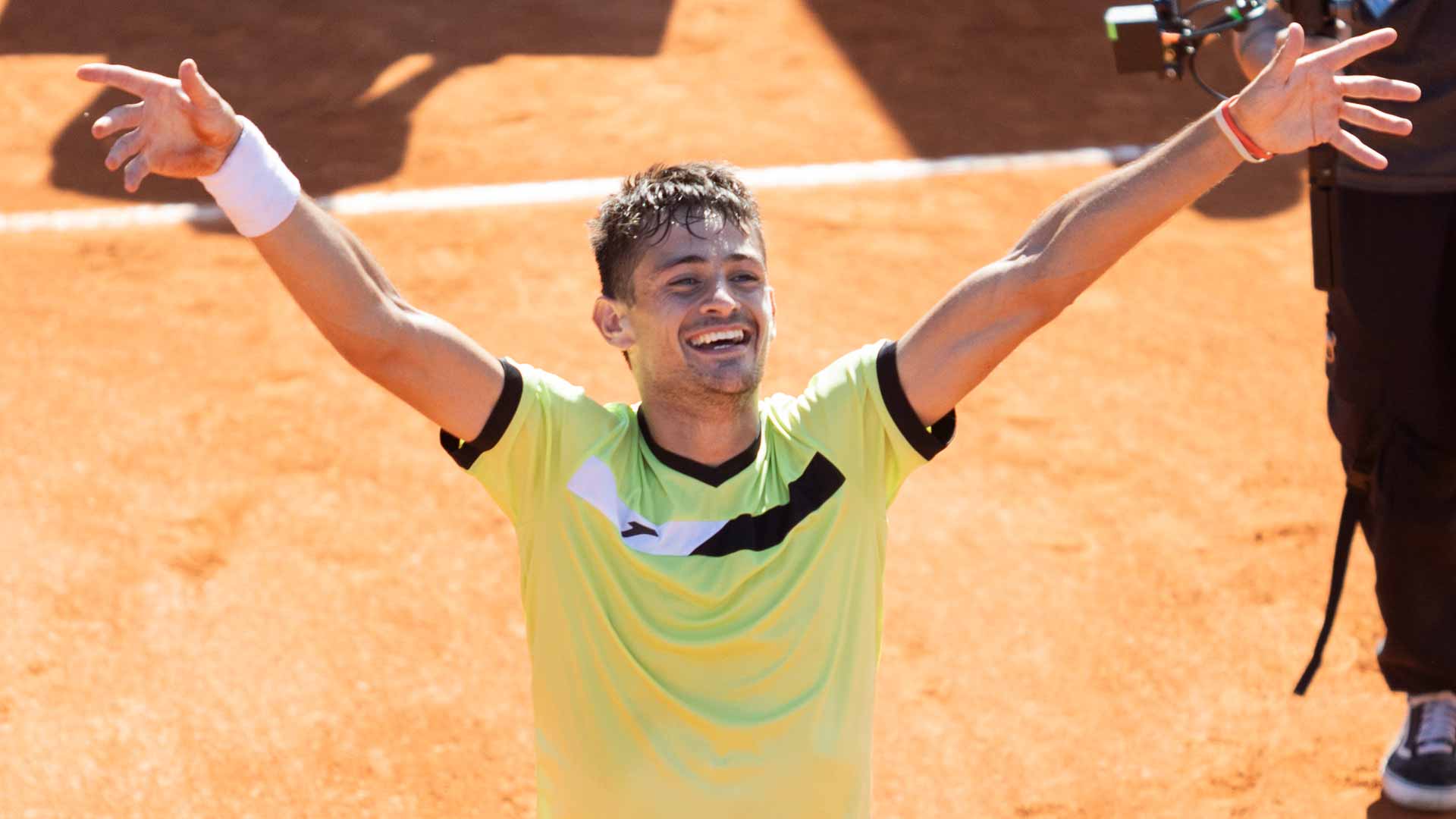Mariano Navone wins the Challenger 100 event in Buenos Aires, Argentina.