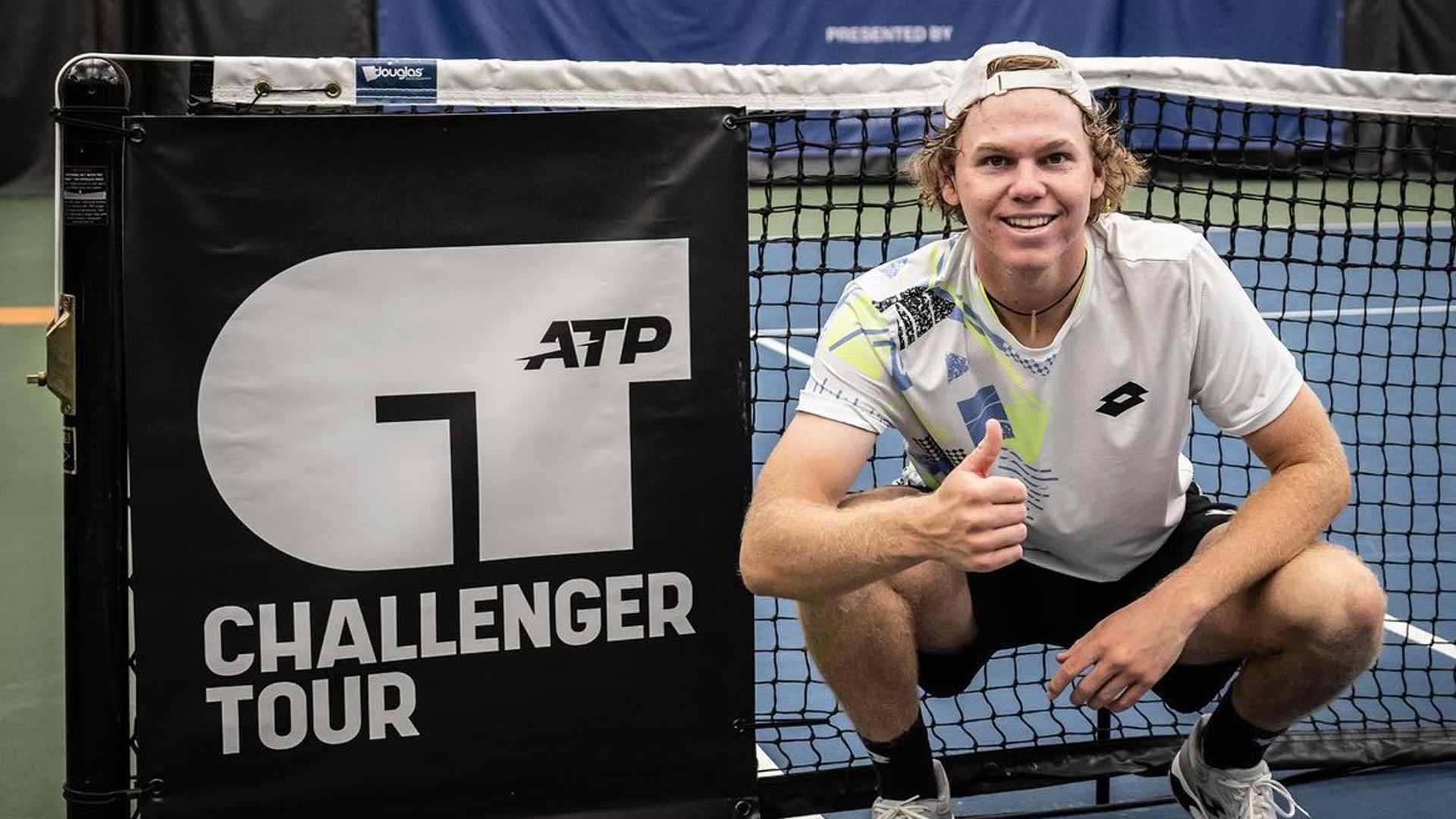 Alex Michelsen wins his second ATP Challenger Tour title in Knoxville, Tennessee.