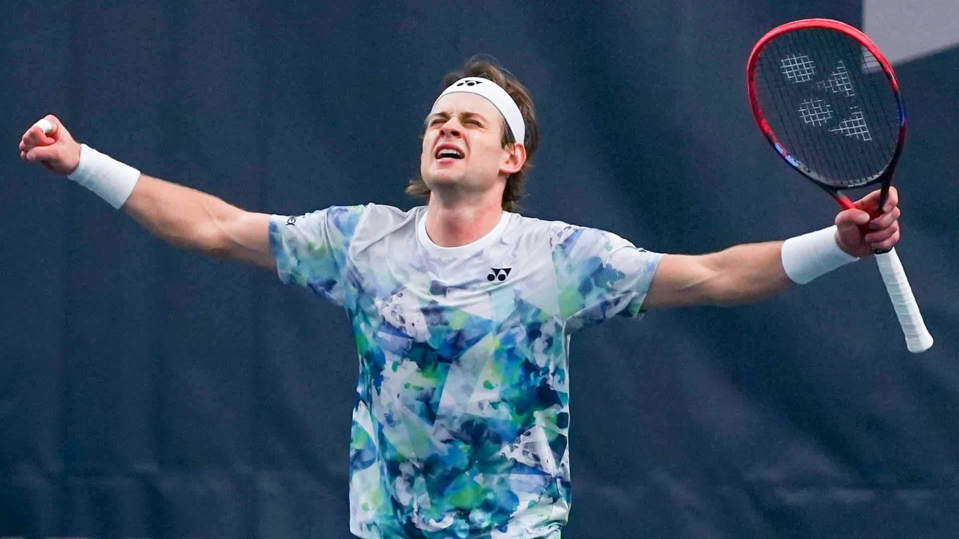 <a href='https://www.atptour.com/en/players/zizou-bergs/bu13/overview'>Zizou Bergs</a> celebrates winning the Drummondville Challenger.