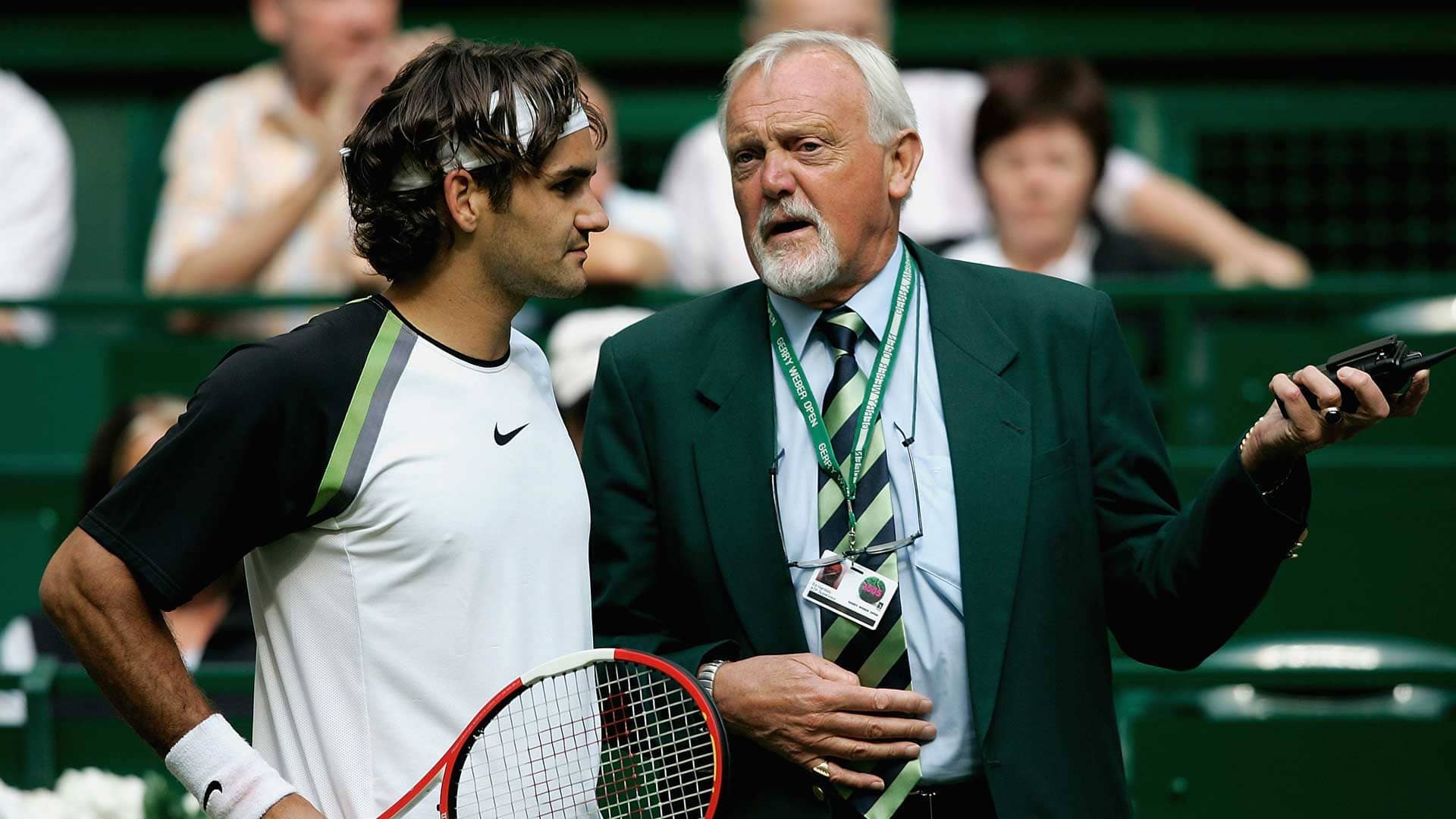 Roger Federer and Dr. Edward Hardisty in Halle in 2005.