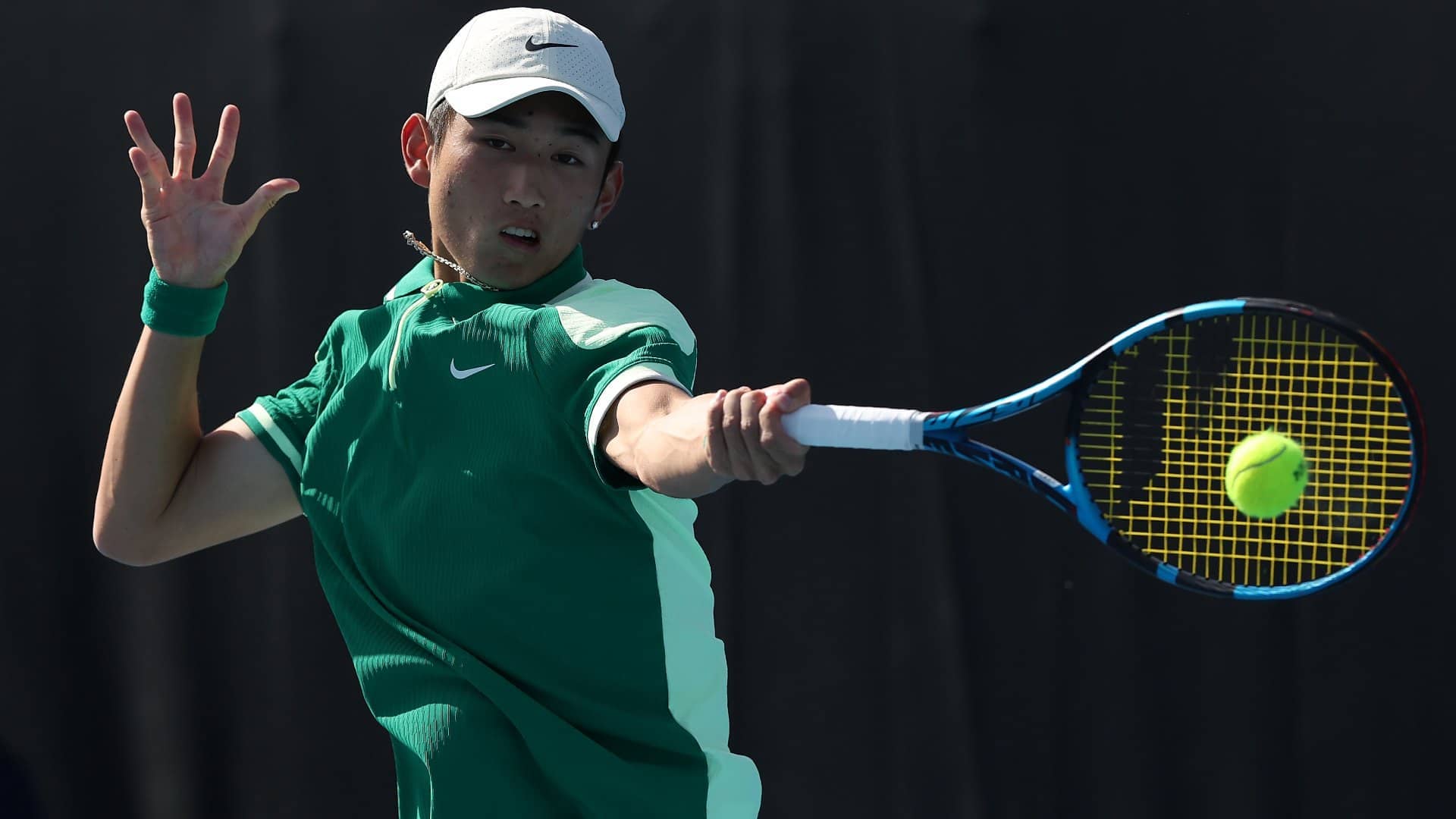 Juncheng Shang será el próximo rival de Carlos Alcaraz en el Abierto de Australia 2024.