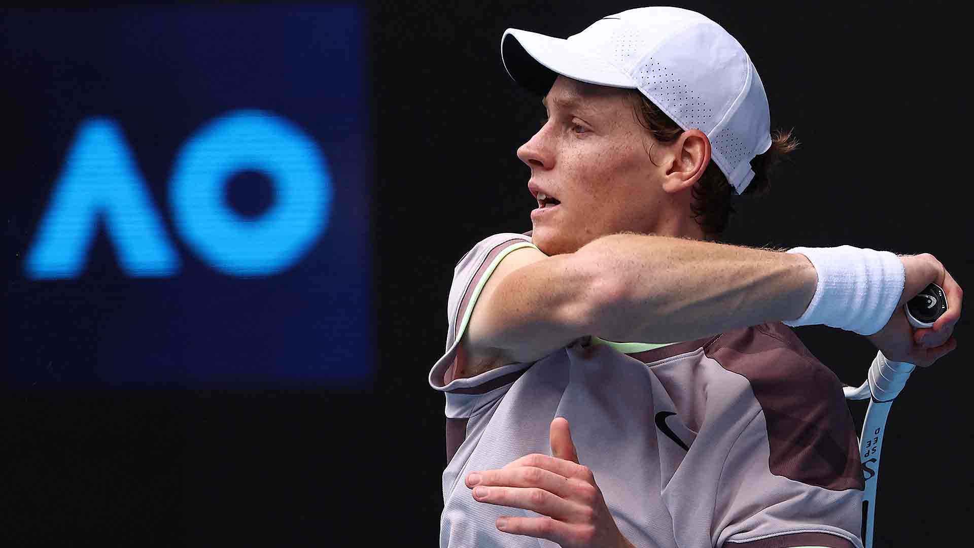 Jannik Sinner alcanzó los cuartos de final en el Abierto de Australia por primera vez en 2022.