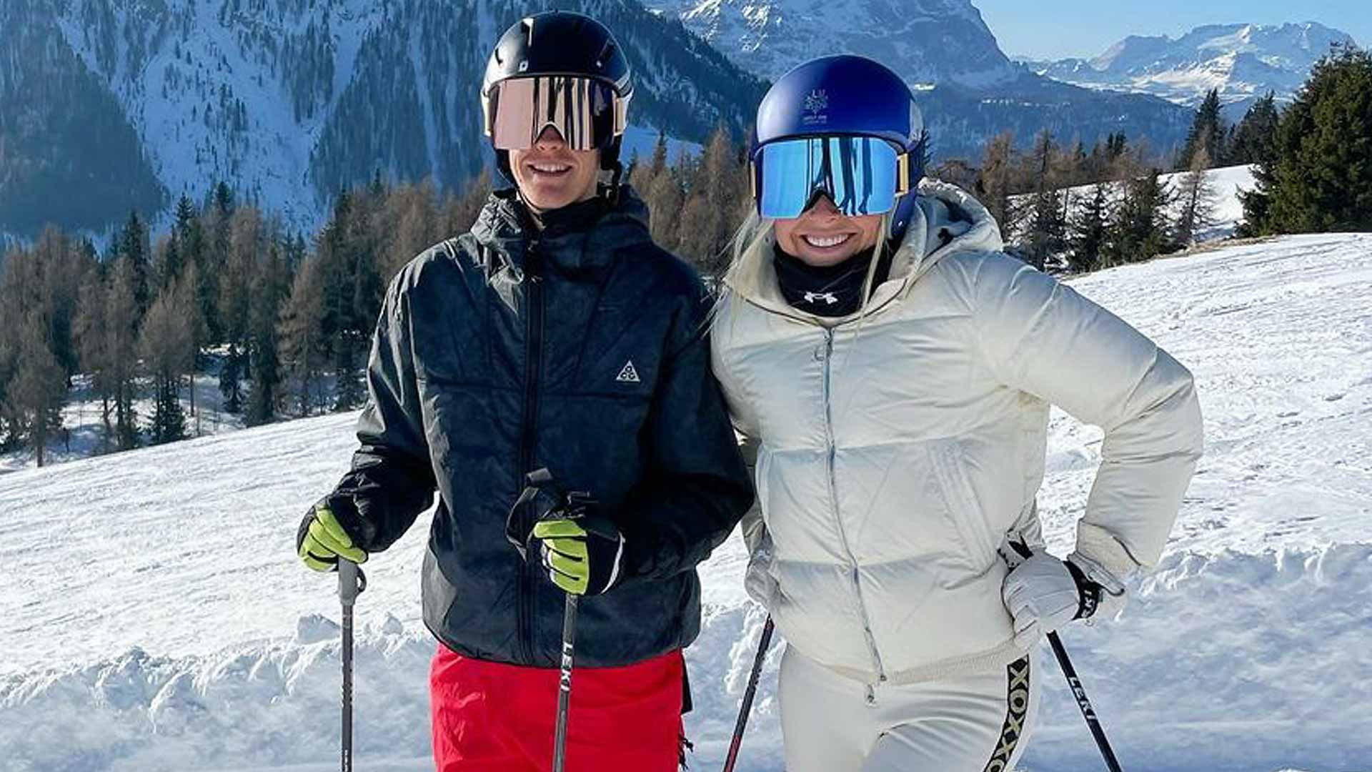 Jannik Sinner and Lindsey Vonn skied together in 2022.