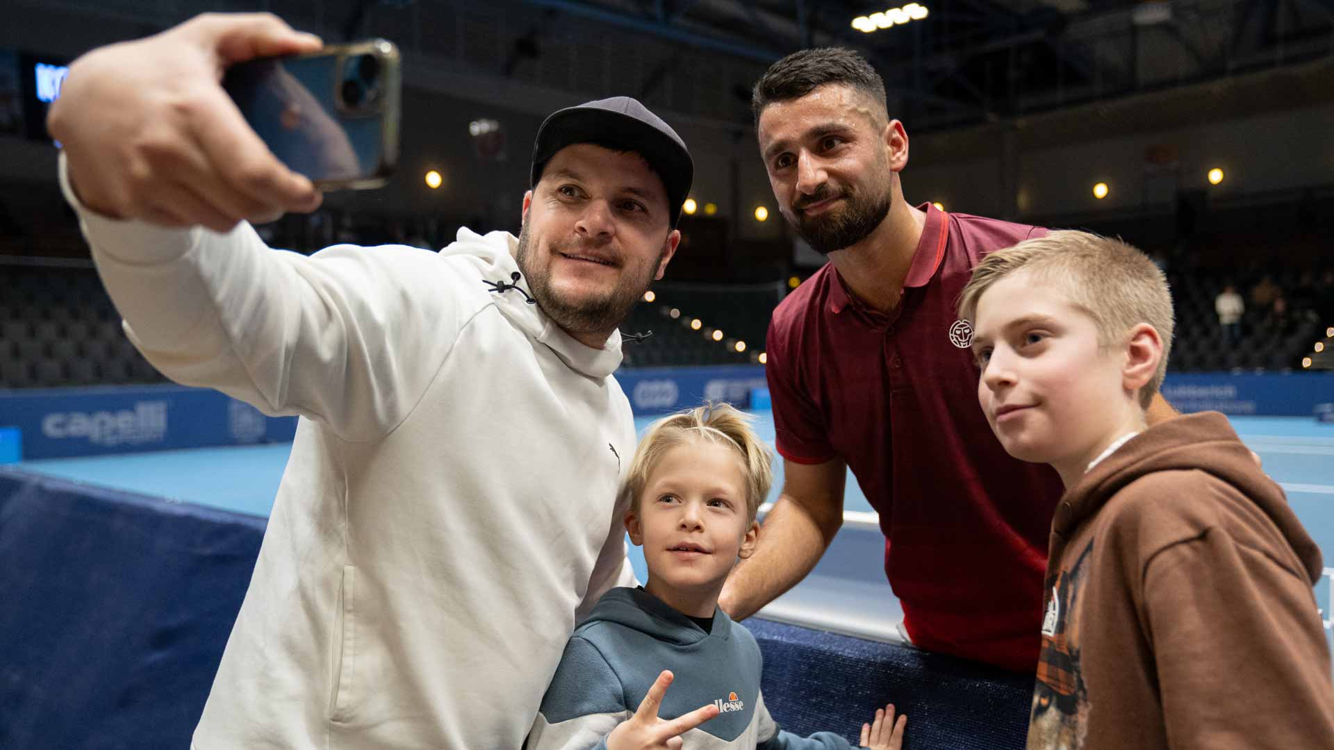 <a href='https://www.atptour.com/en/players/hazem-naw/n0bk/overview'>Hazem Naw</a> greets fans at the <a href='https://www.atptour.com/en/scores/archive/koblenz/7652/2024/results'>Koblenz Open</a>.