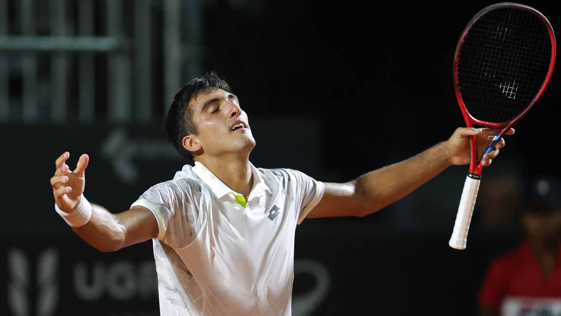 Roman Andres Burruchaga defeats Diego Schwartzman in three sets at the Cordoba Open.