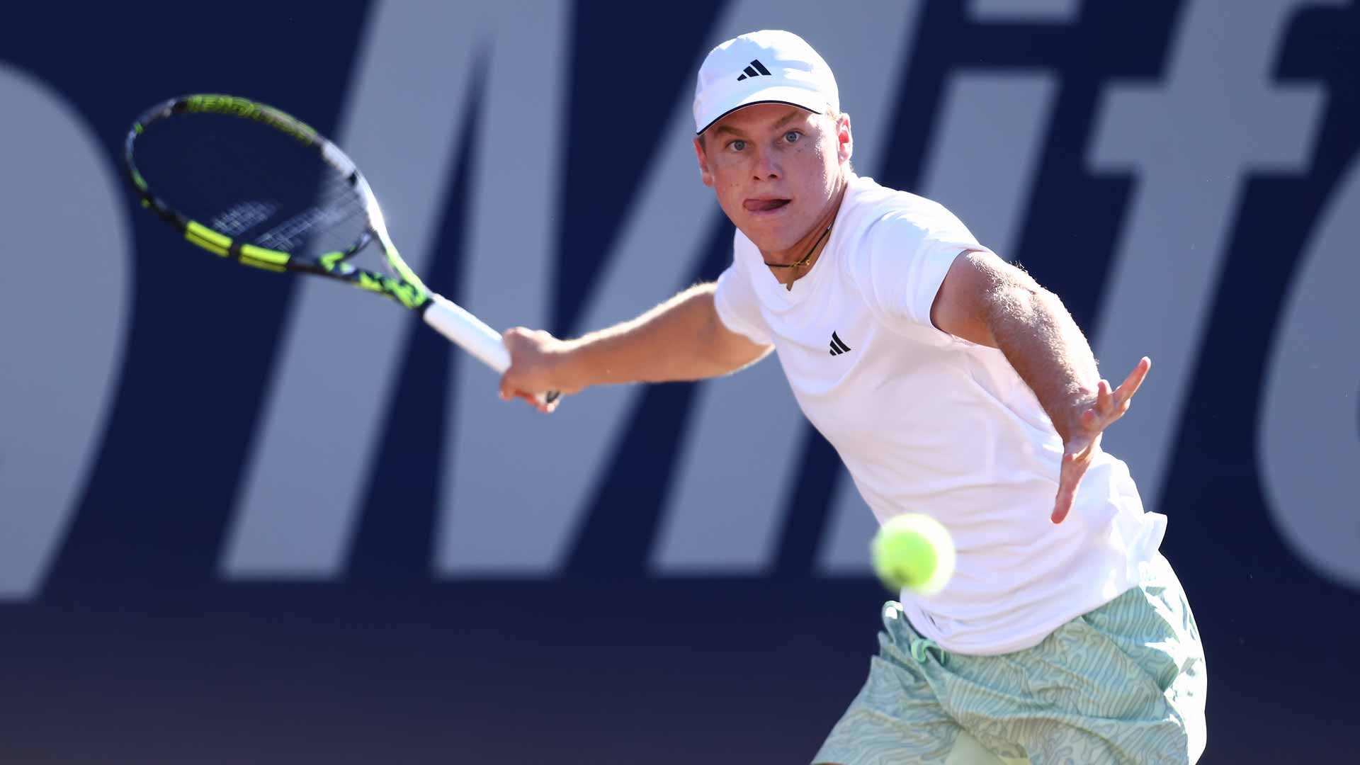 Alex Michelsen defeats Constant Lestienne in straight sets Monday in Los Cabos.