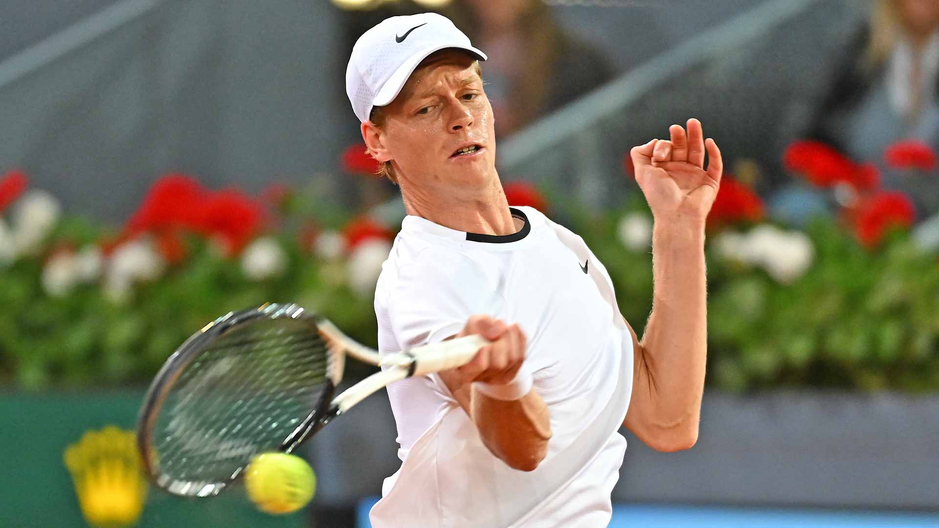 Jannik Sinner defeats Lorenzo Sonego in just 69 minutes on Saturday at the Mutua Madrid Open.