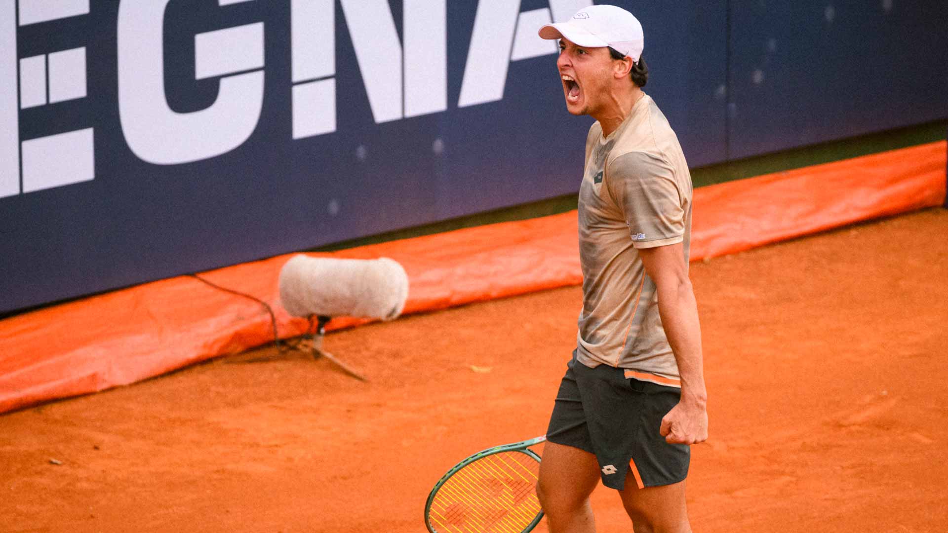 <a href='https://www.atptour.com/en/players/luciano-darderi/d0fj/overview'>Luciano Darderi</a> celebrates his first-round victory at the <a href='https://www.atptour.com/en/scores/archive/cagliari/2861/2024/results'>Sardegna Open</a>.