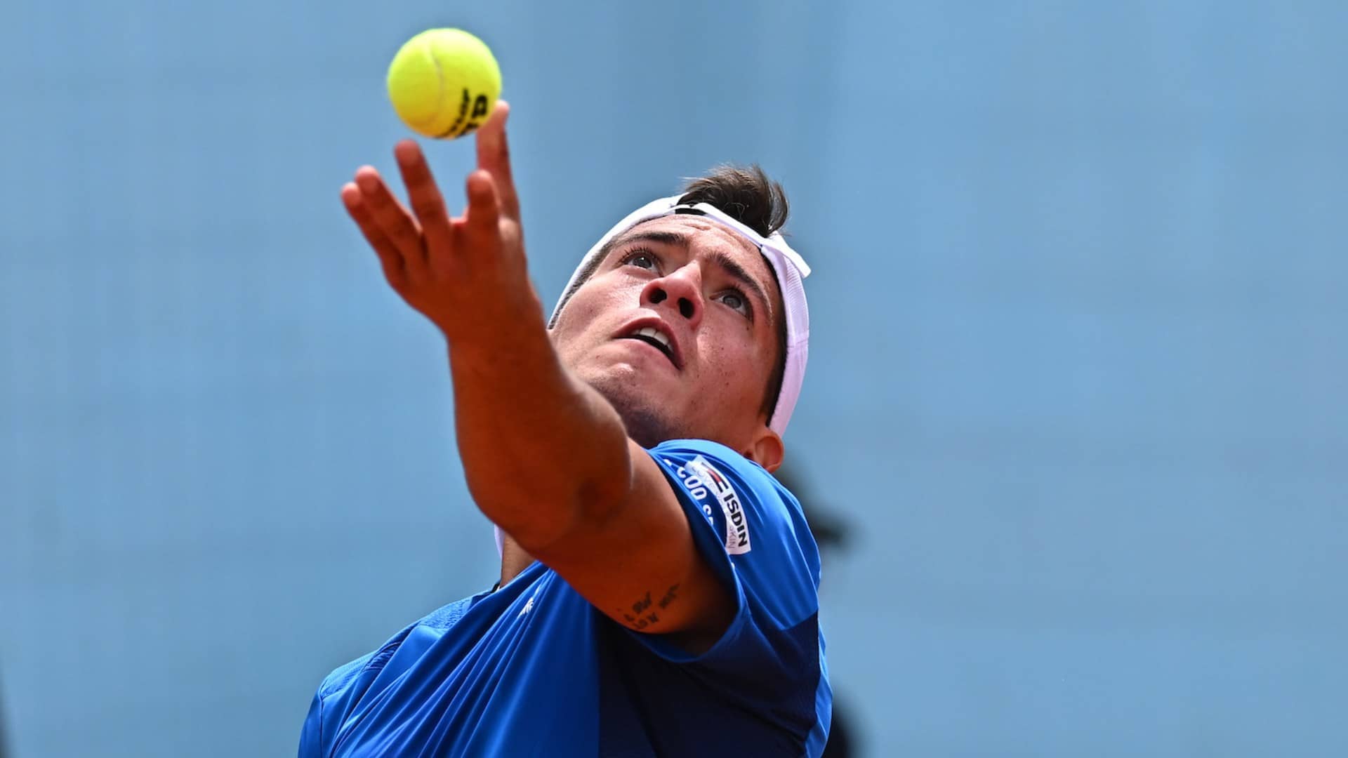 Sebastián Baez avanz a tercera ronda en Roma.