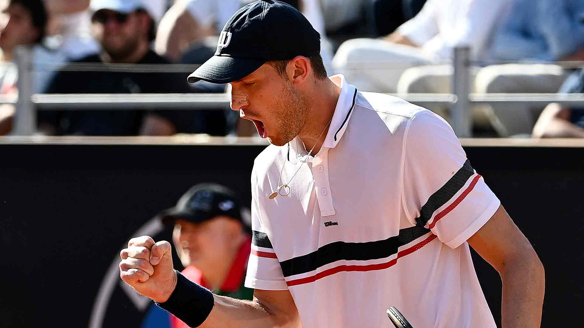 Nicolás Jarry celebra su pase a cuartos de final en Roma.