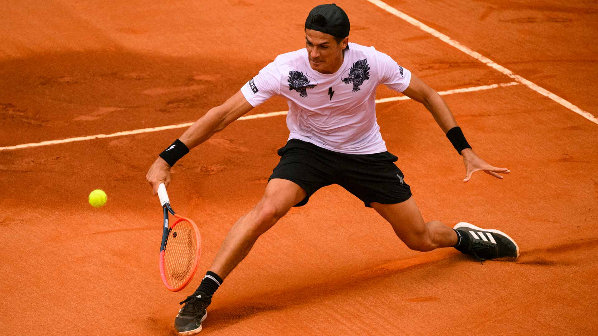 <a href='https://www.atptour.com/en/players/federico-coria/ce77/overview'>Federico Coria</a> in action at the Turin Challenger.