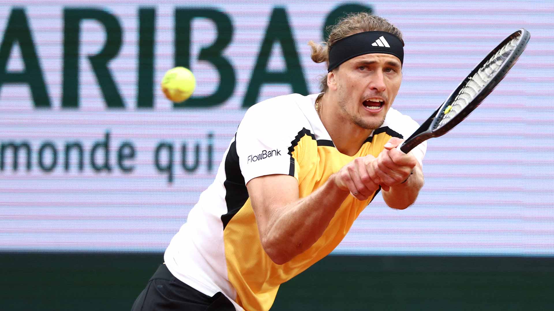 Alexander Zverev in action on Thursday at Roland Garros.