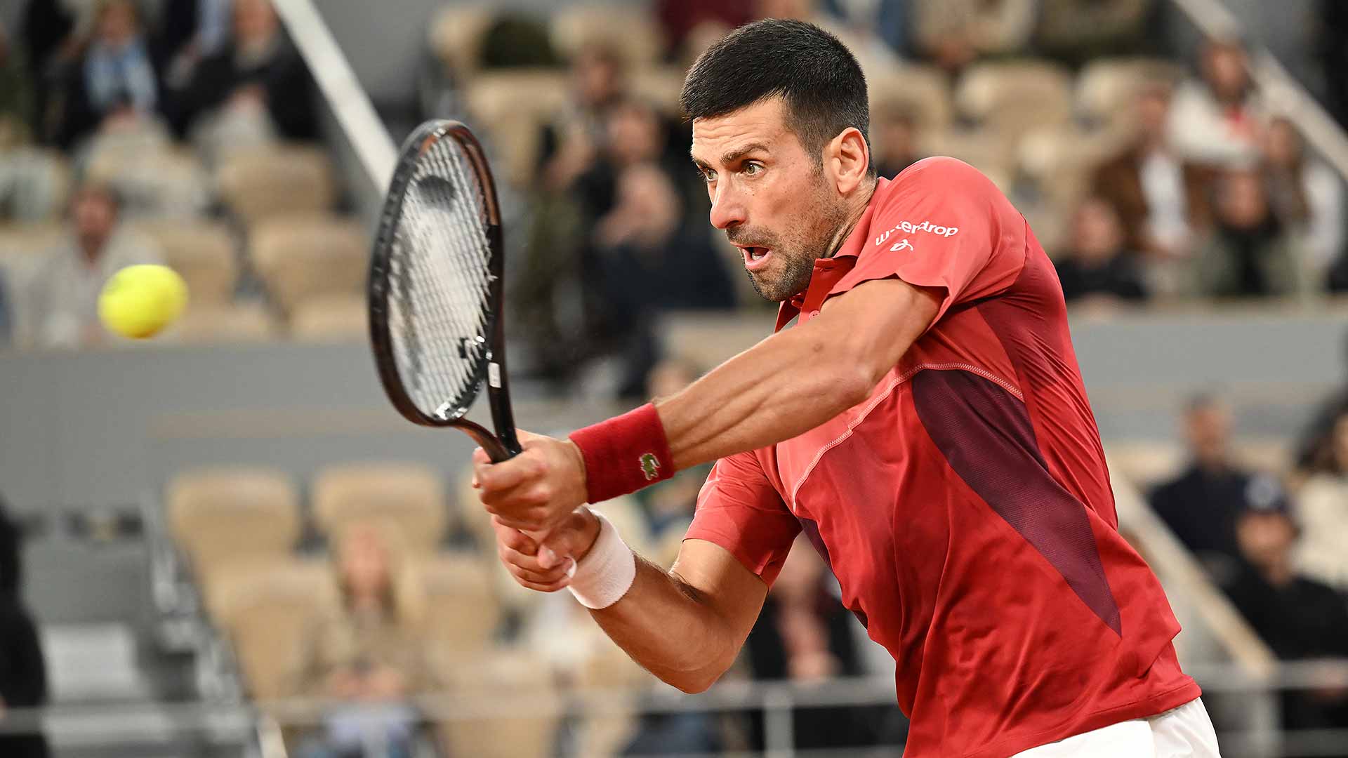 Dialled-in Djokovic advances at Roland Garros