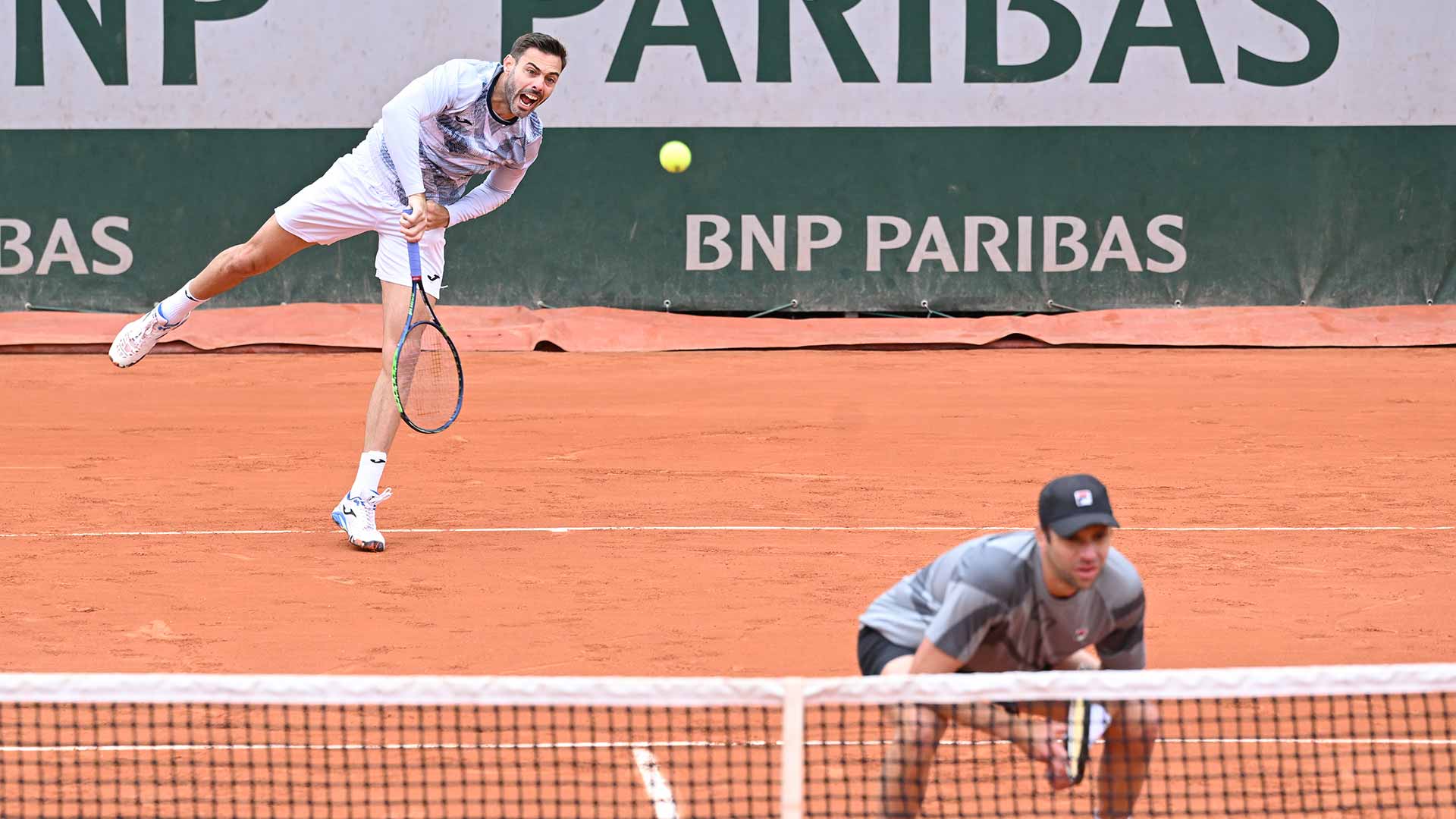 Top seeds Granollers/Zeballos advance at Roland Garros