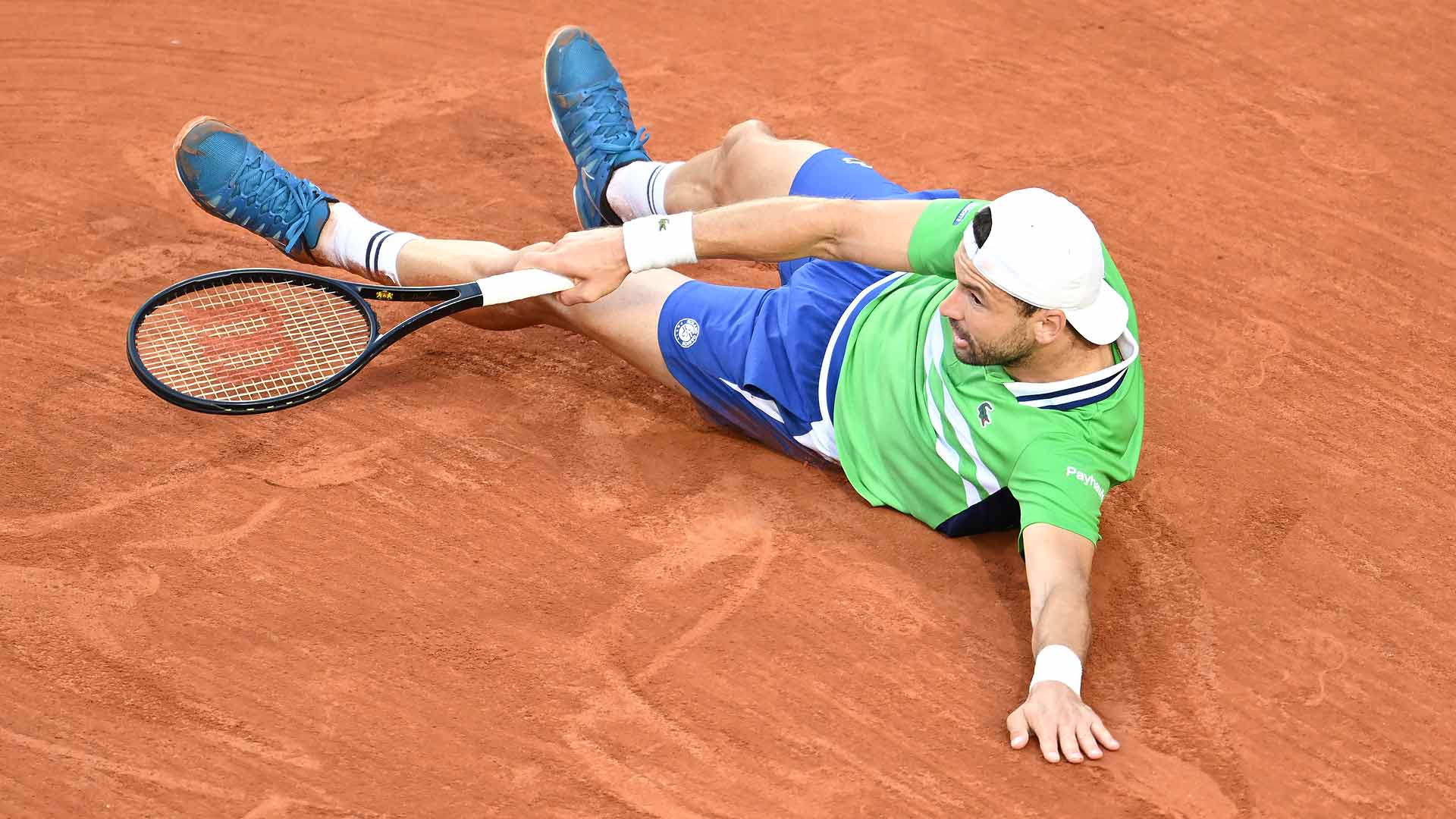 Dimitrov puts body on the line to down Hurkacz, reaches maiden Roland Garros QF