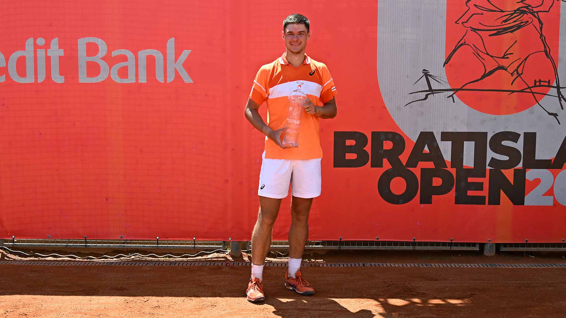 <a href='https://www.atptour.com/en/players/kamil-majchrzak/mq75/overview'>Kamil Majchrzak</a> wins the <a href='https://www.atptour.com/en/scores/archive/bratislava/9003/2025/results'>Bratislava Open</a>.