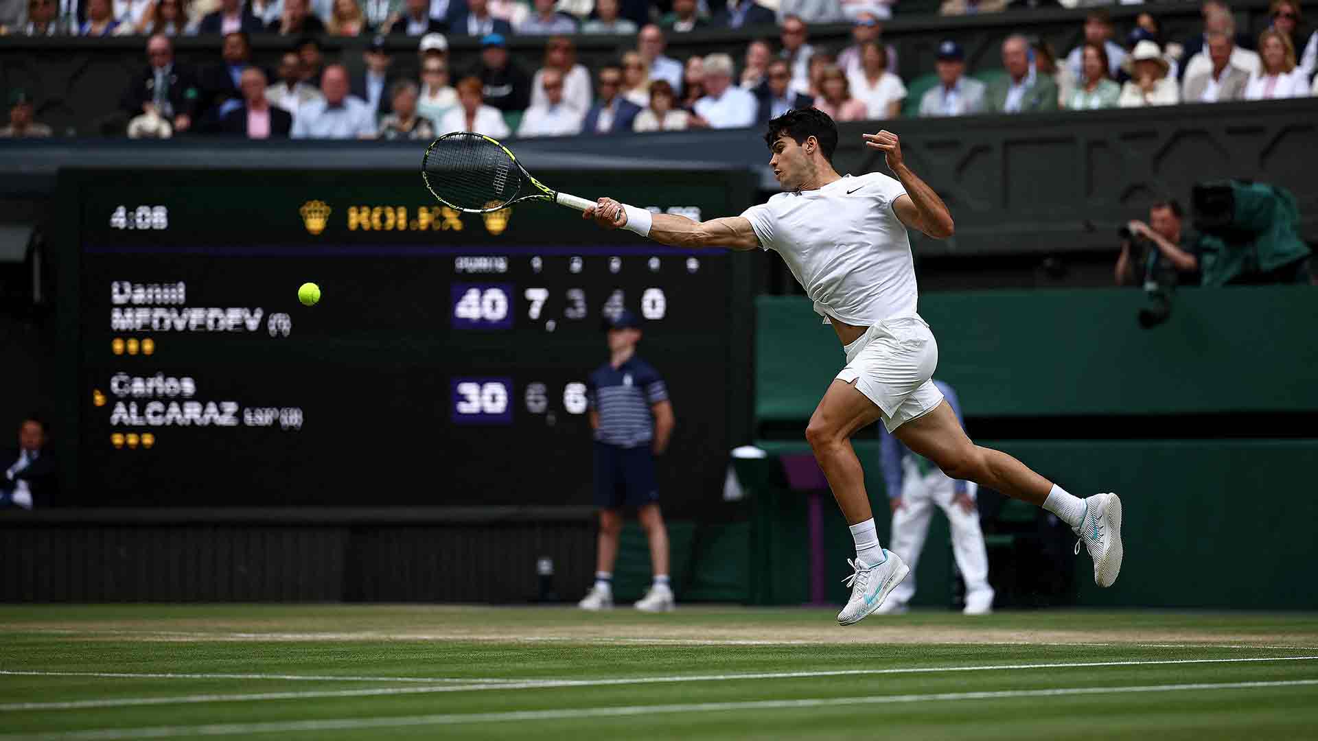 Carlos Alcaraz jugará su segunda final consecutiva en Wimbledon este domingo.
