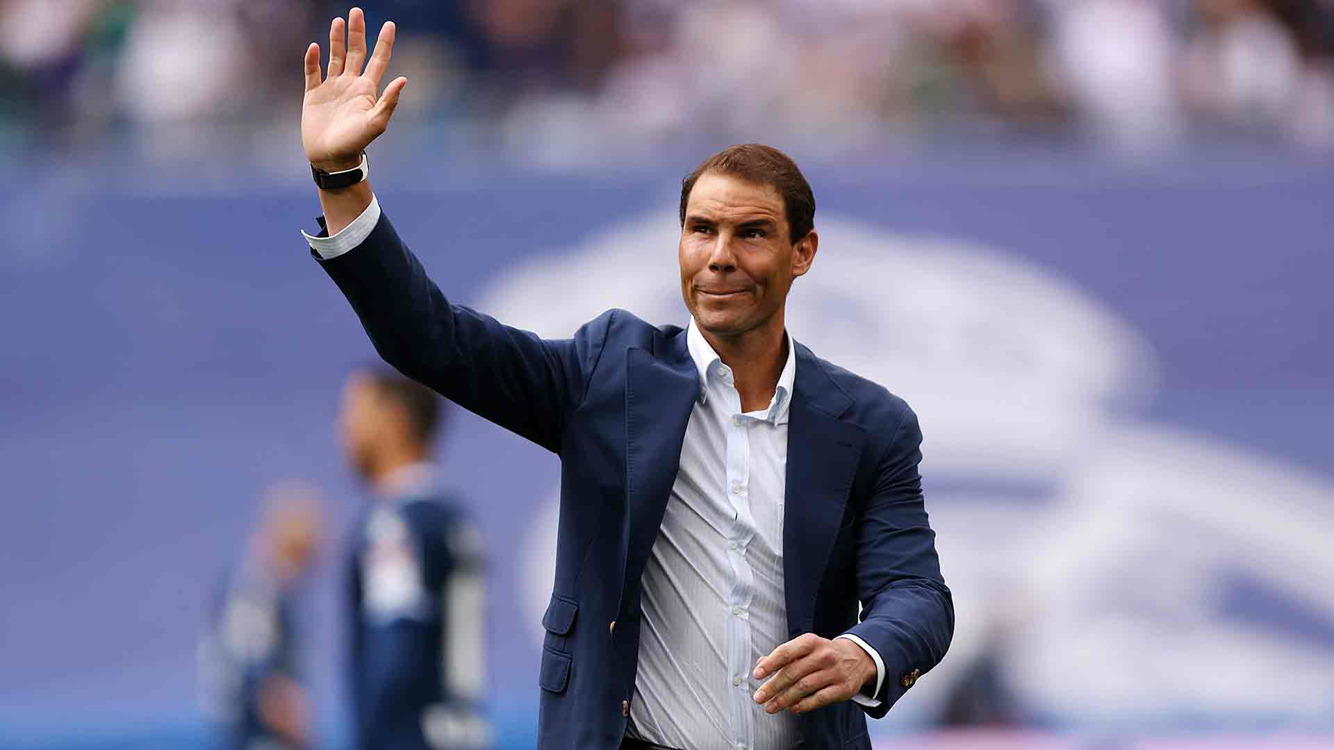 Rafael Nadal, tras realizar el saque de honor en un partido de La Liga en el Santiago Bernabéu.